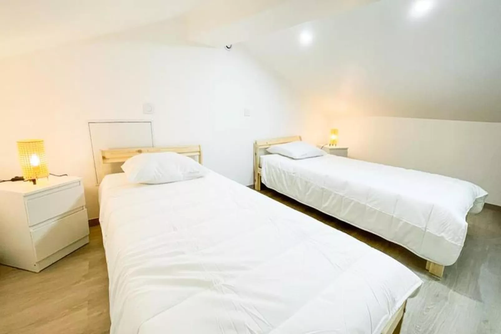 Le Duplex 🌞 Calme & R&eacute;nov&eacute;|-Chambre