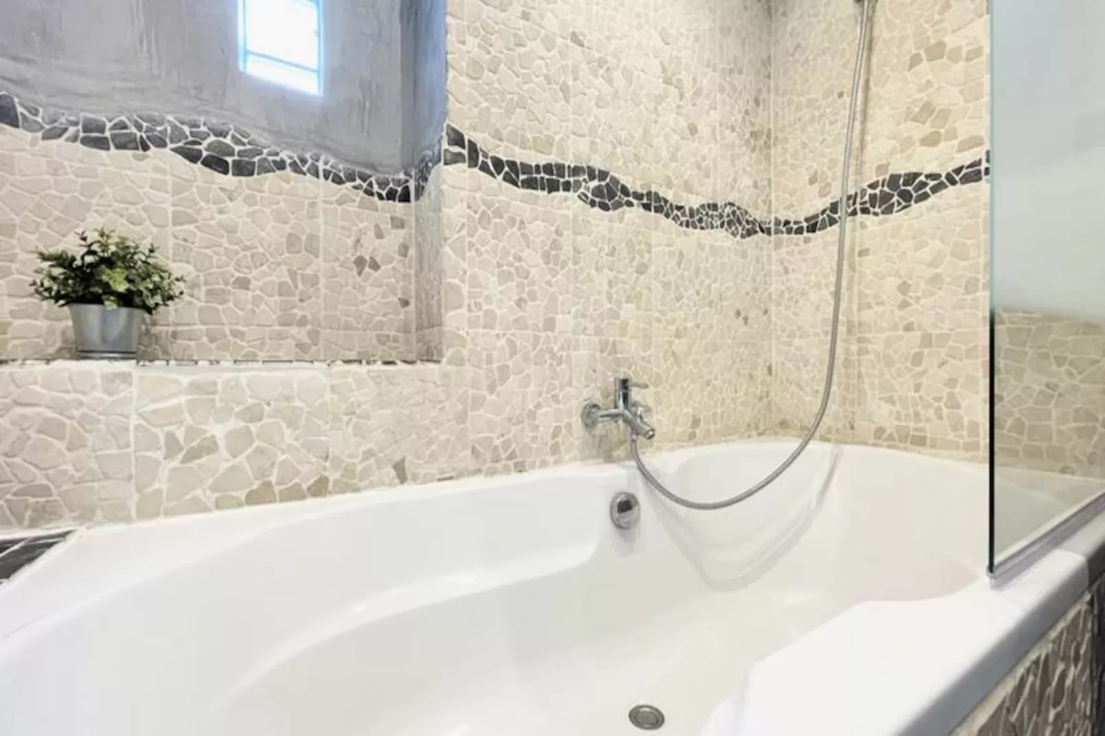 | Le Contemporain ⚙️| 6 Couchages | Wifi, Tram |-Image-tags.