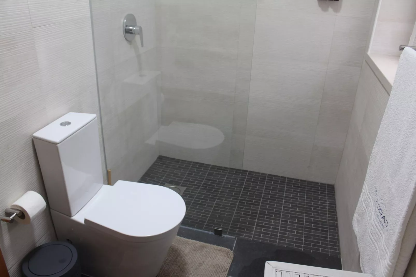 Villa Rosa-Bathroom
