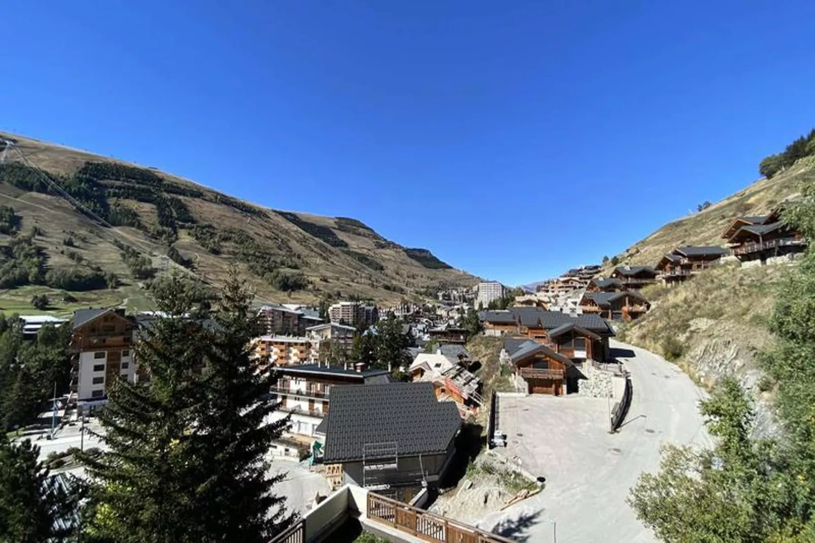 Résidence Pluton-View in summer