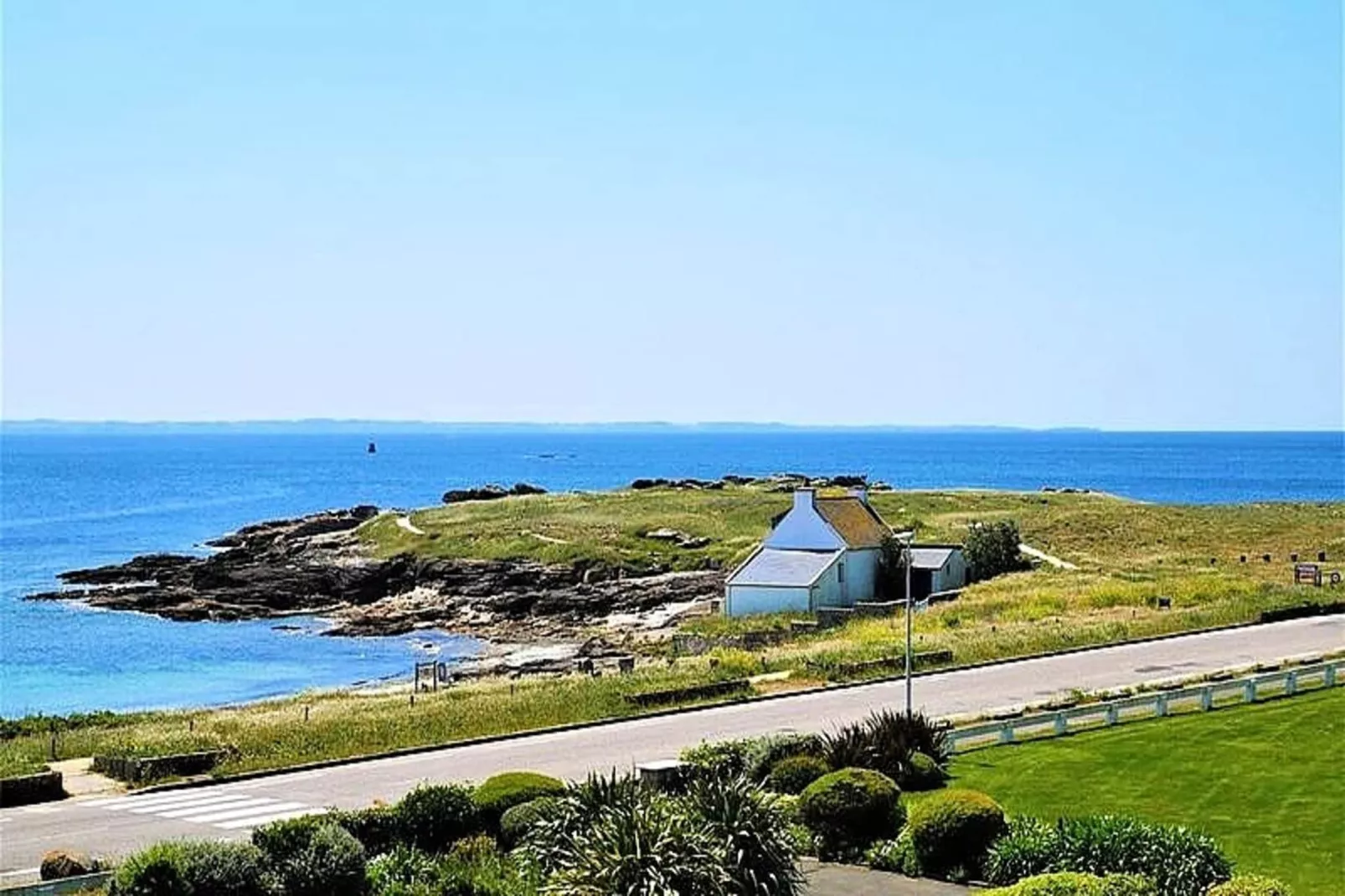 Résidence Les 3 Iles-View in summer