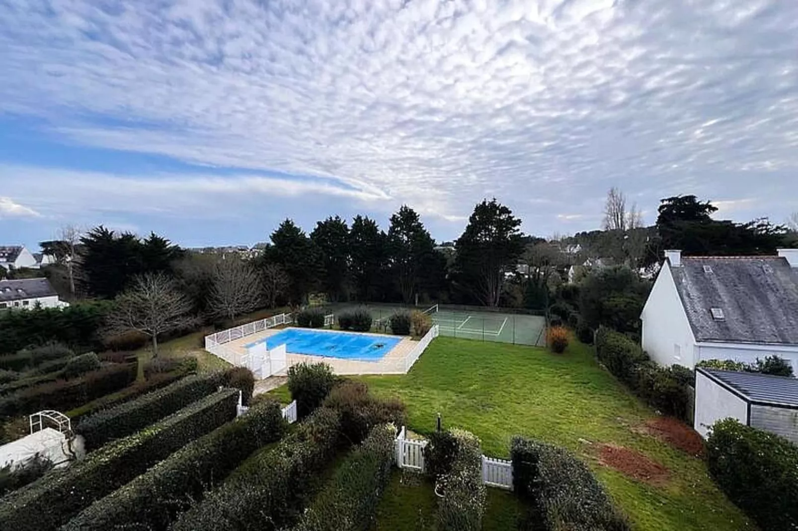 Résidence Piscine Et Plage-View in summer