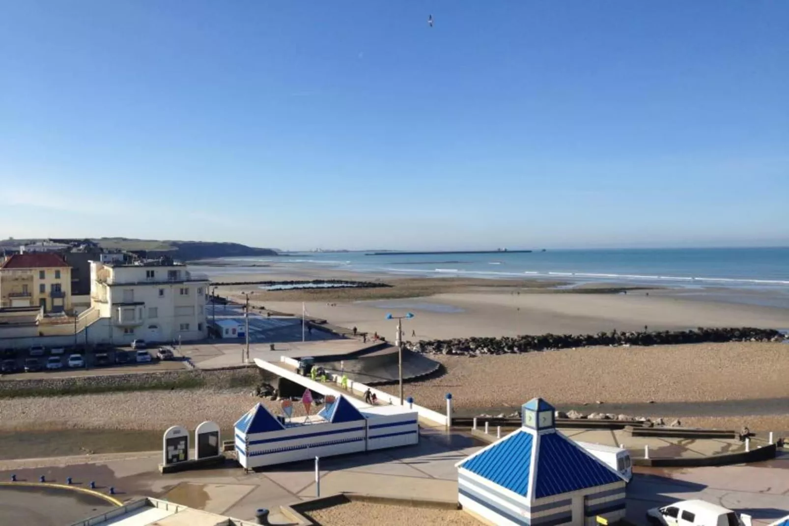Résidence Dauphins-Zones été à 1 km