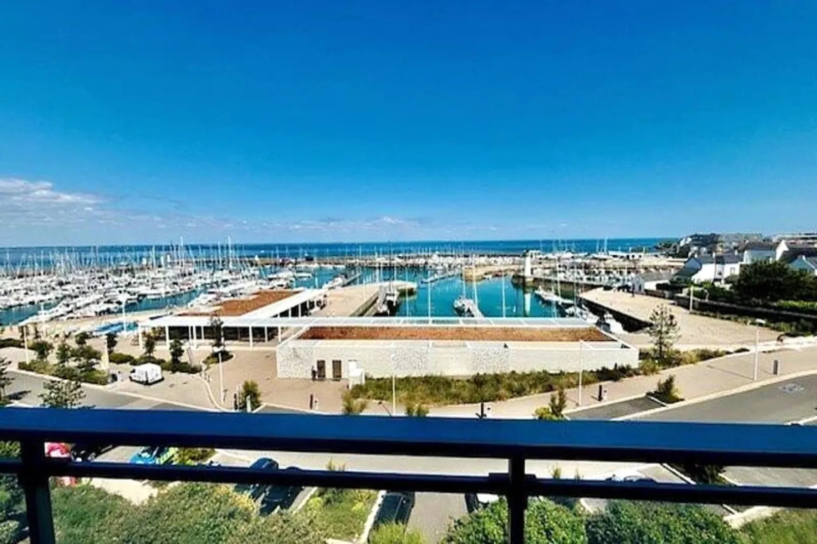 Résidence Le Mane-View in summer