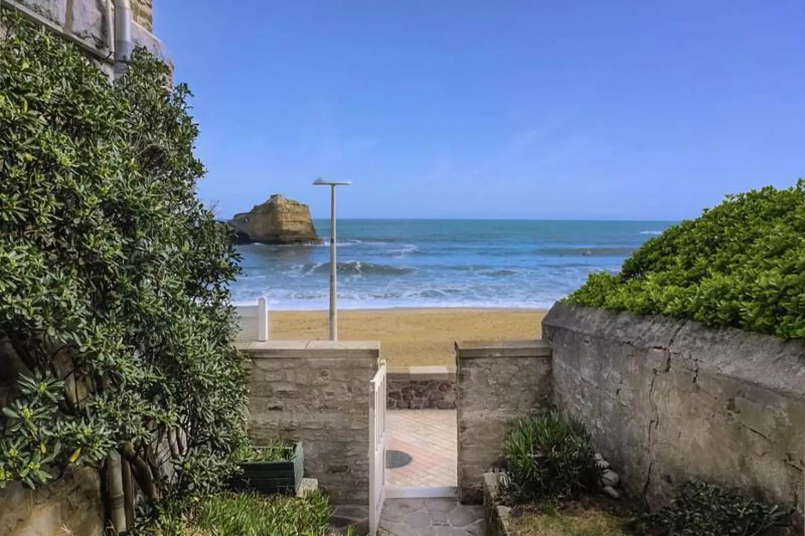 Magnifique T3 Tout Confort Avec Terrasse, Parking Et Vue Oc&eacute;an Pour 5-Areas within 1km in summer