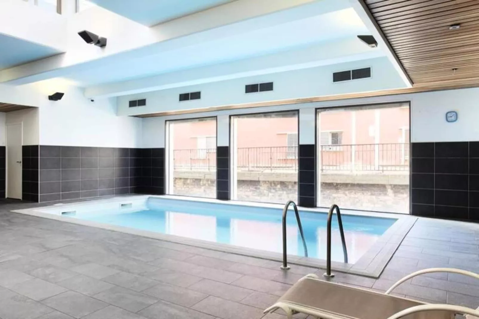 Appart'hôtel Odalys Confluence-Exterior in summer