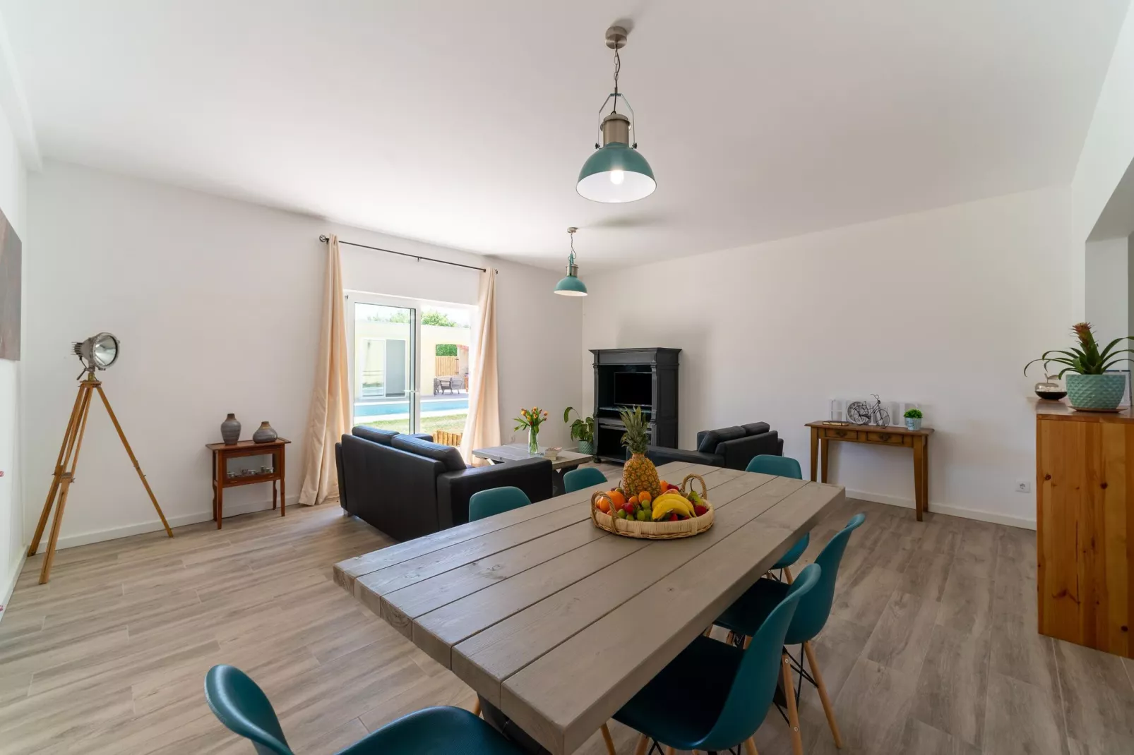 Tulipa-Dining room