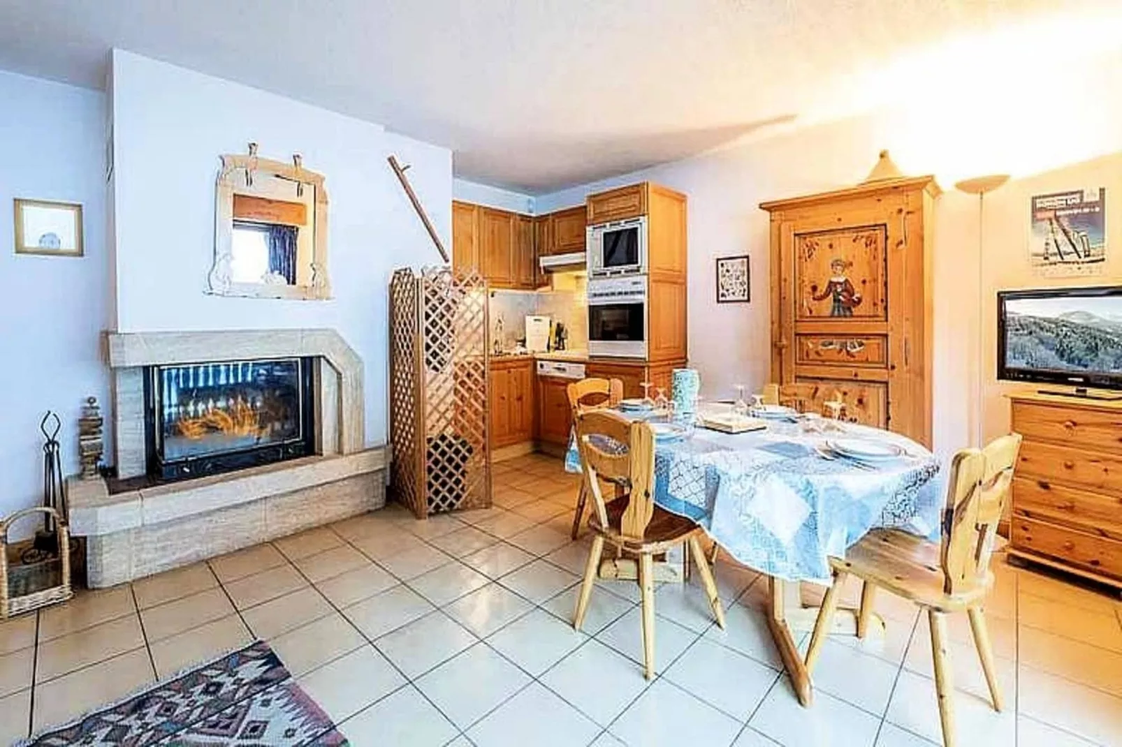 Résidence MÉlÈzes-Dining room