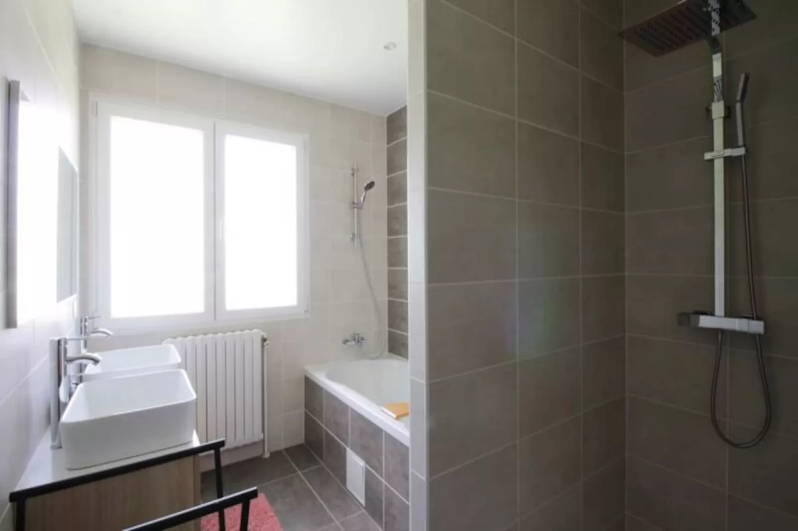 Confortable Chalet - Vue Sur Le Lac D&rsquo;aiguebelette-Image-tags.