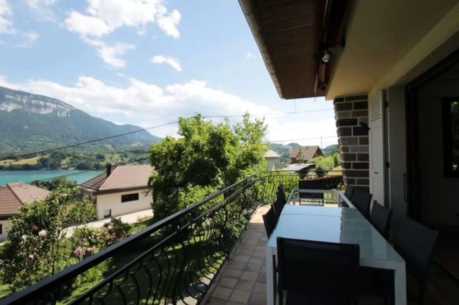 Belle Villa Sur Les Coteaux Du Lac D'aiguebelette!-Image-tags.