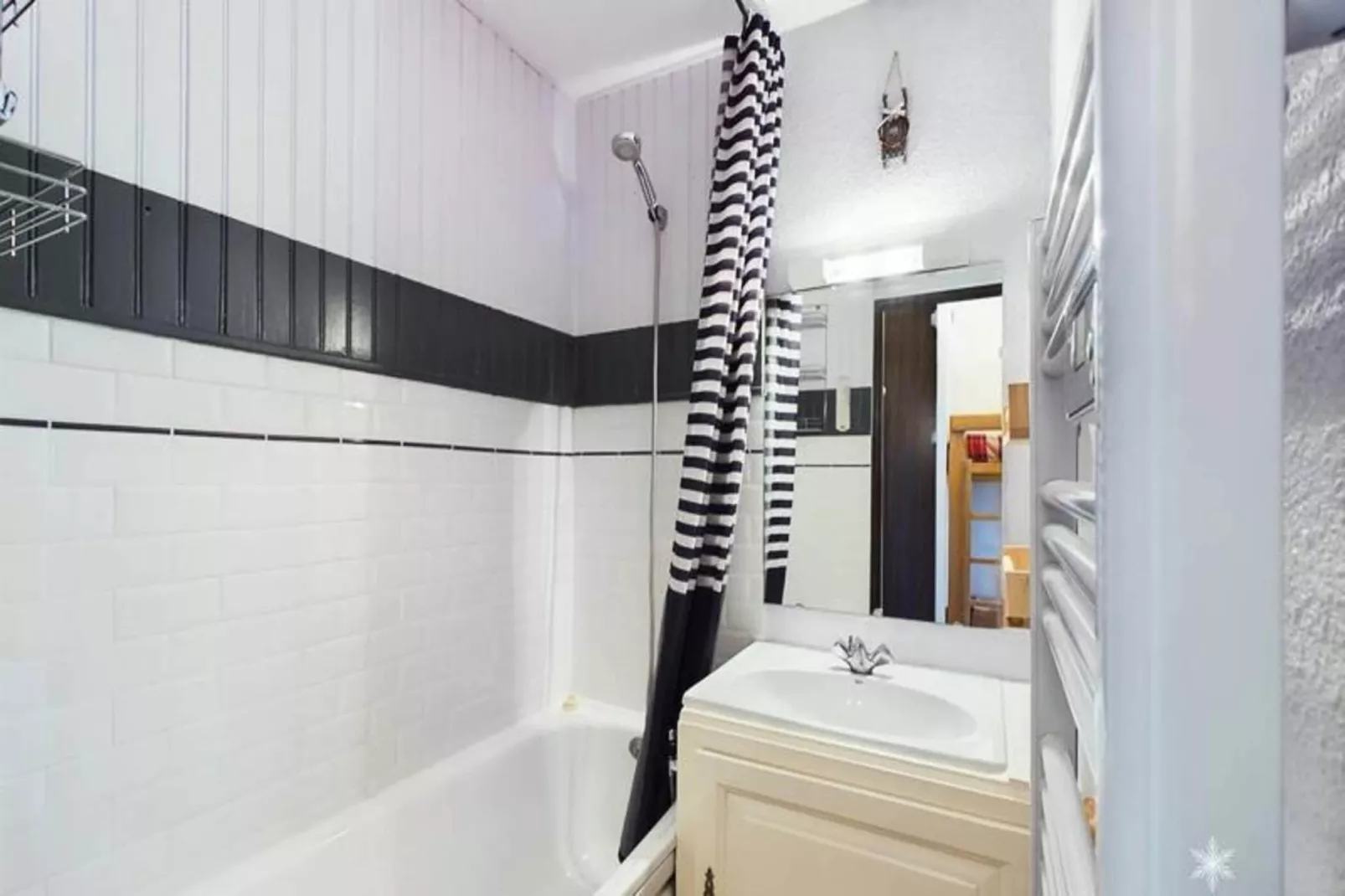 Résidence Bouquetins A-Exterior in summer