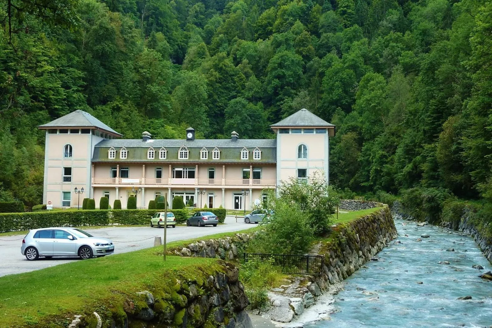 Résidence Les Bruyeres-Exterior in summer