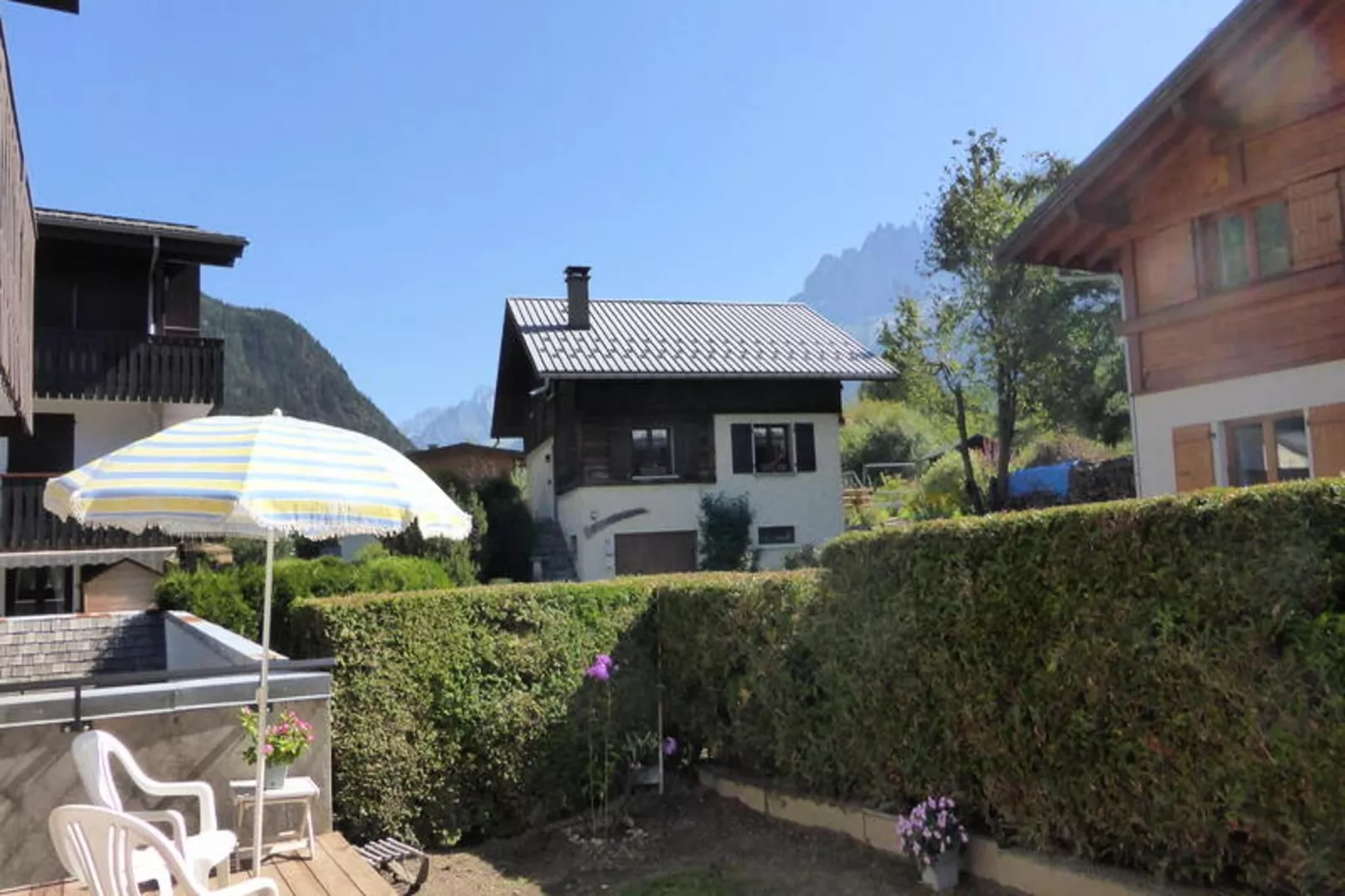 Résidence Aiguille Du Midi Bat A-View in summer