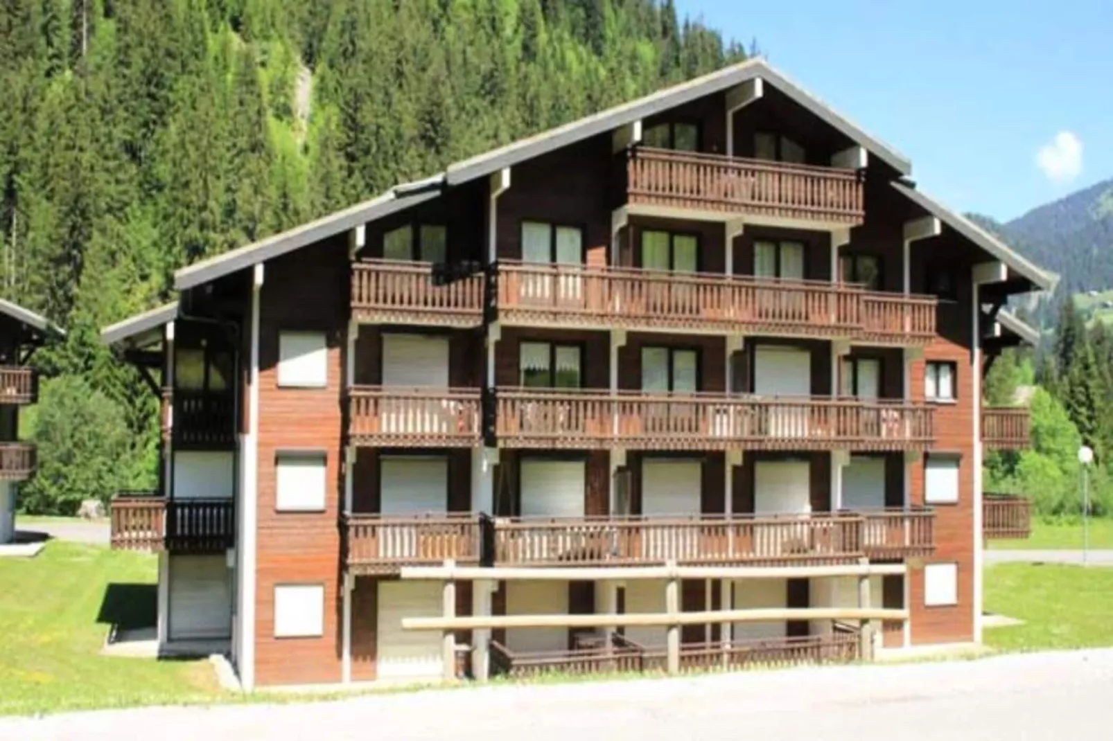 Résidence Le Perce-neige-Außenbereich Sommer