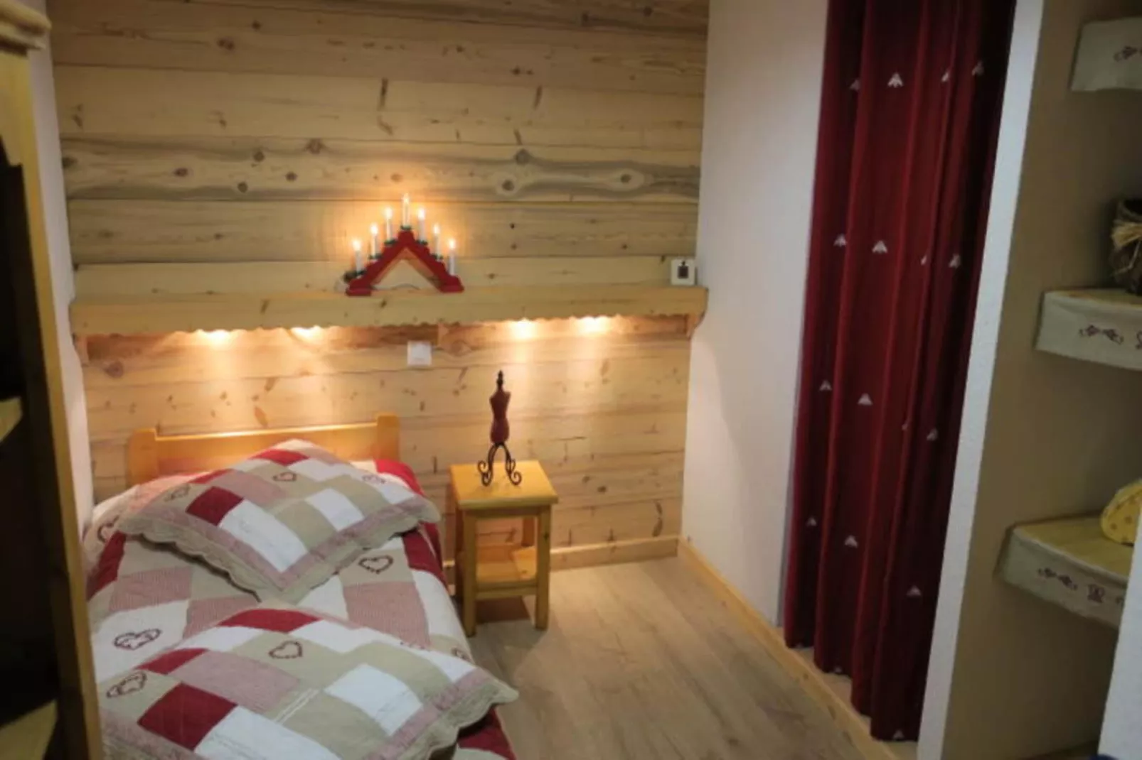 Résidence Les Balcons De Chatel-Bedroom