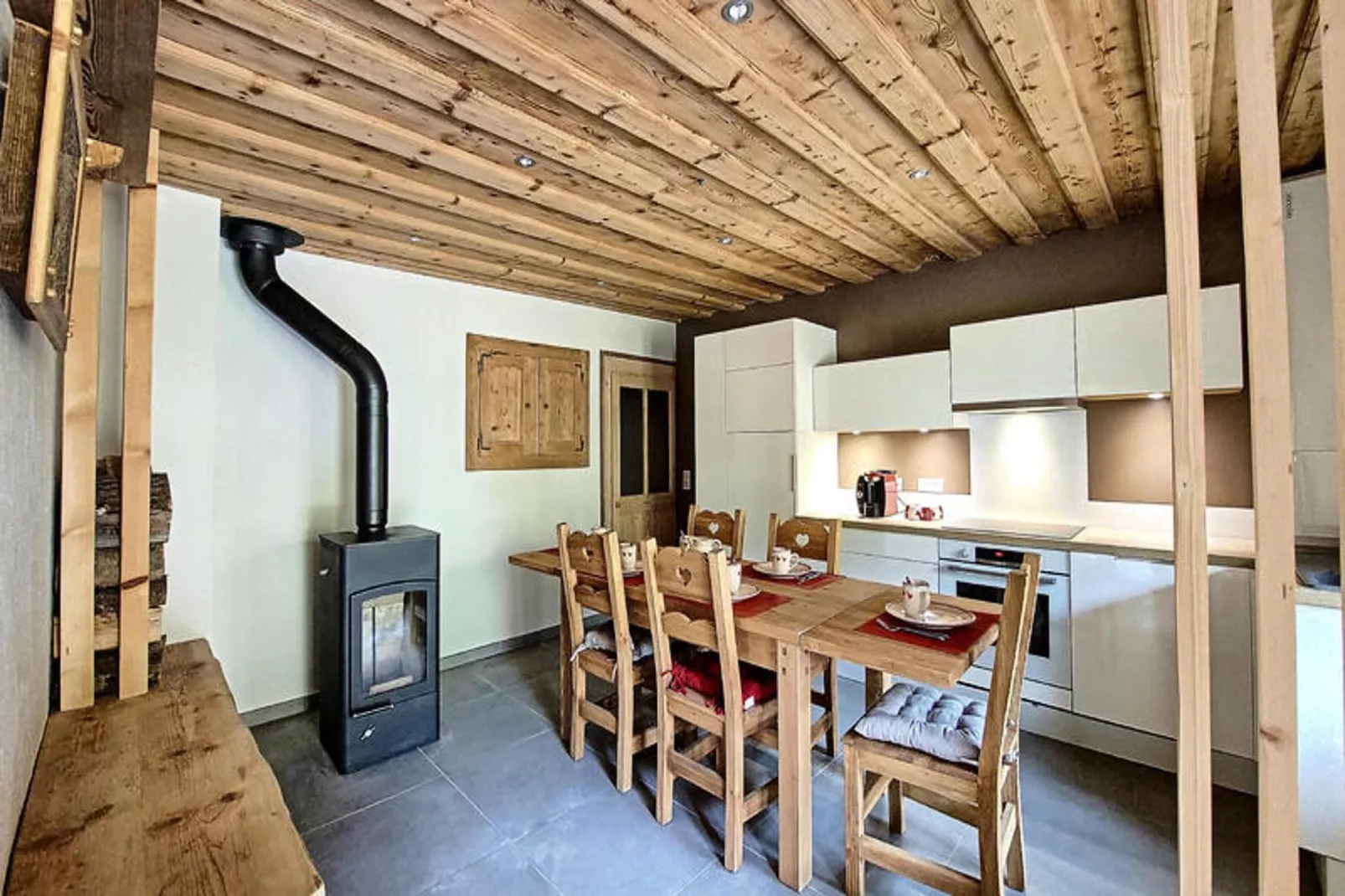 Appartements à Saint Jean d'Aulps-Esszimmer