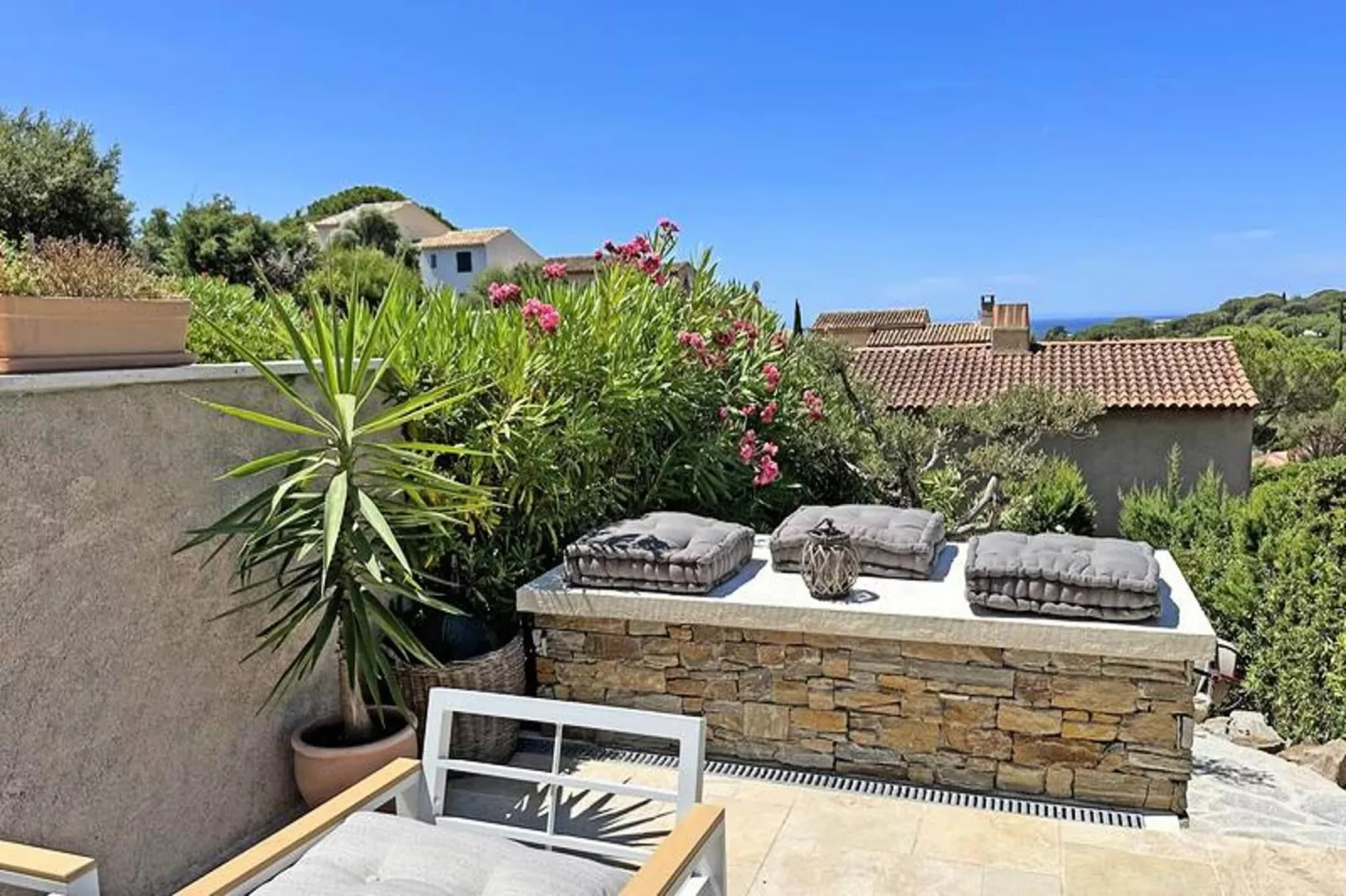 Résidence Bastides De Guerrevieille-Jardins en été