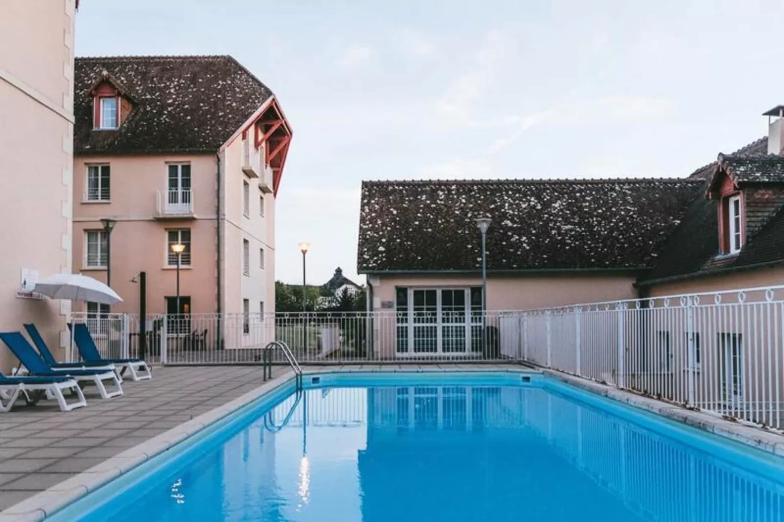 Appart'Hotel La Roche-Posay - Extérieur été