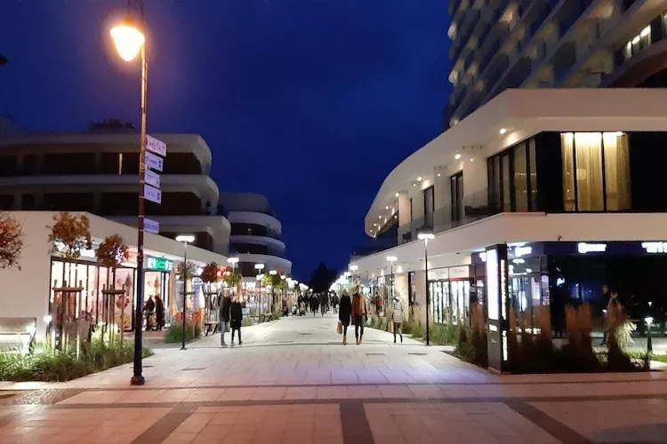 Apartament przy parku z garażem Świnoujście-Zones été à 1 km