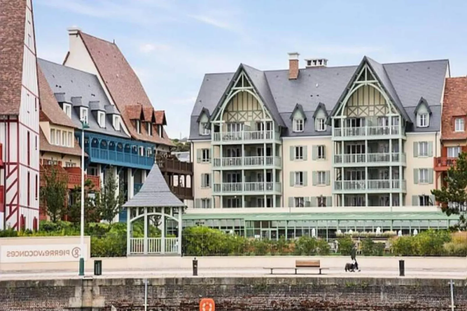 Résidence Presqu'Ile de la Touques-Außenbereich Sommer