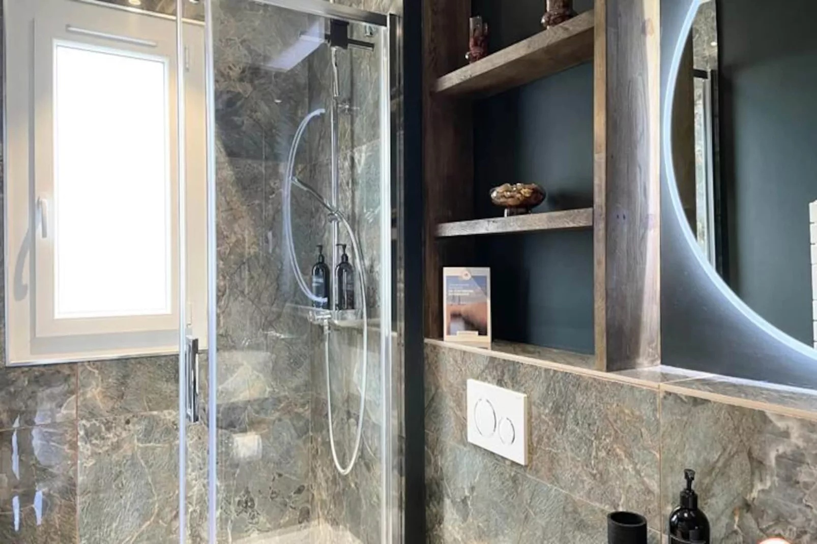 🌟 L'el&eacute;gance - Vue D&eacute;gag&eacute;e - Balcon - Parking-Image-tags.