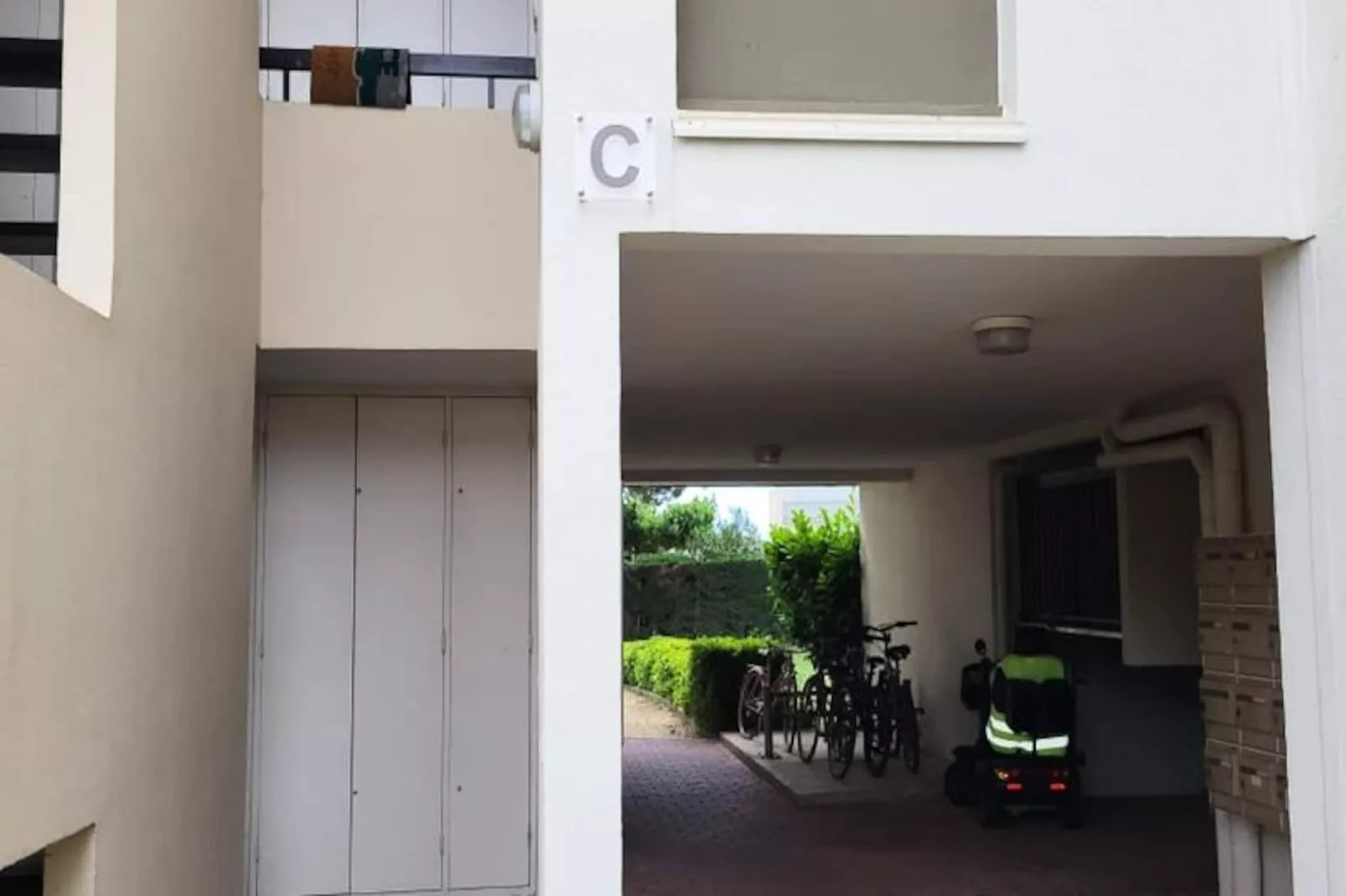 Résidence Un Jardin Proche De La Plage Et Commerces-Image-tags.