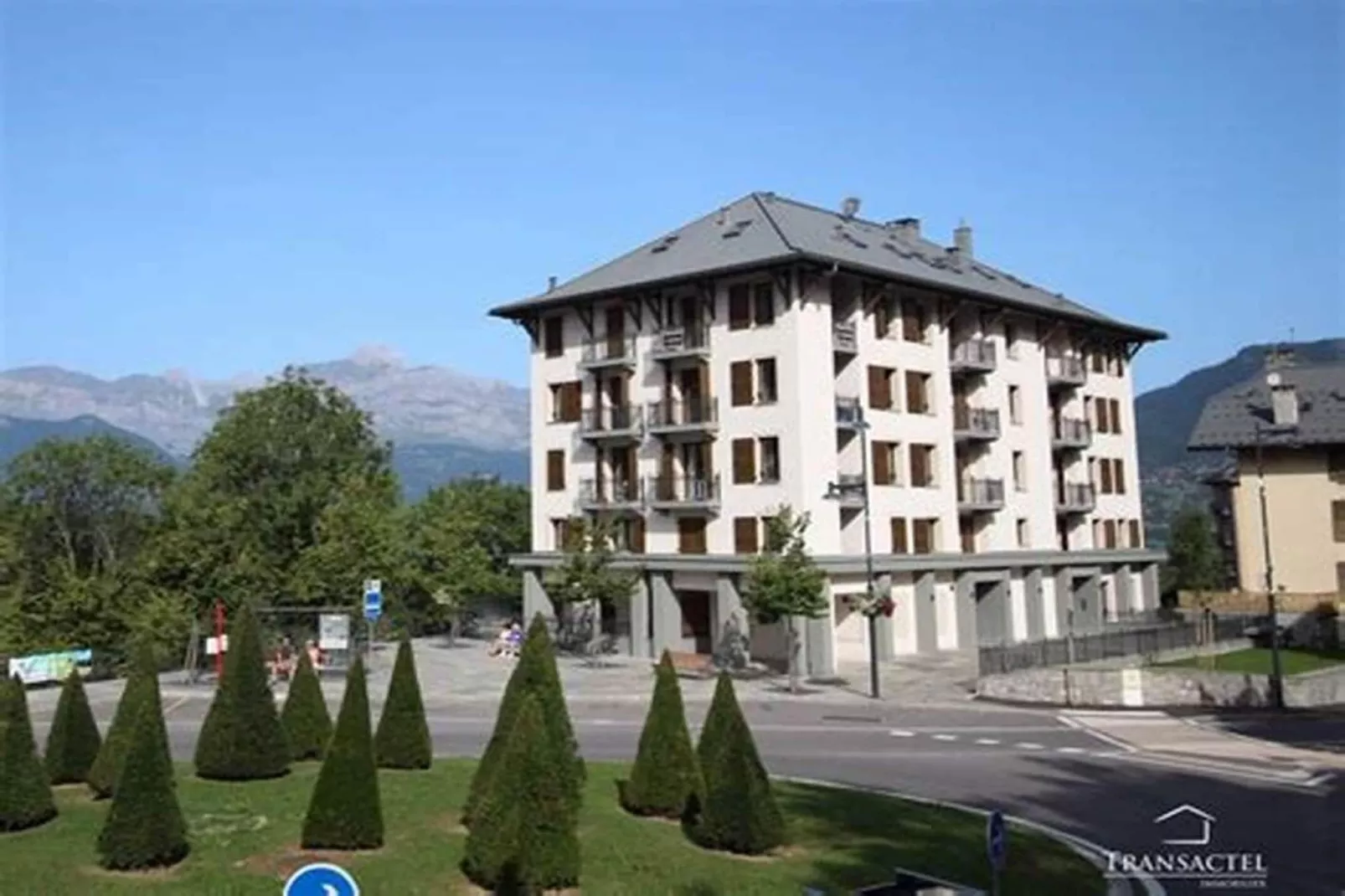 Résidence Terrasses D'etigny-Areas within 1km in summer