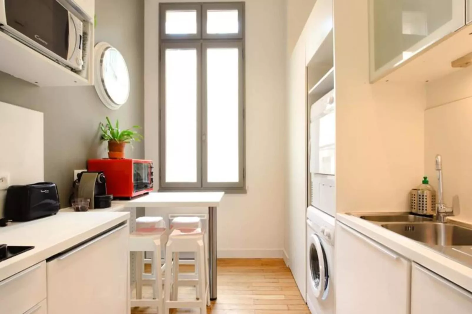 Magnifique Et Lumineux T3 De Charme Aux Quinconces Id&eacute;al Pour 4 Personnes-Exterior in summer