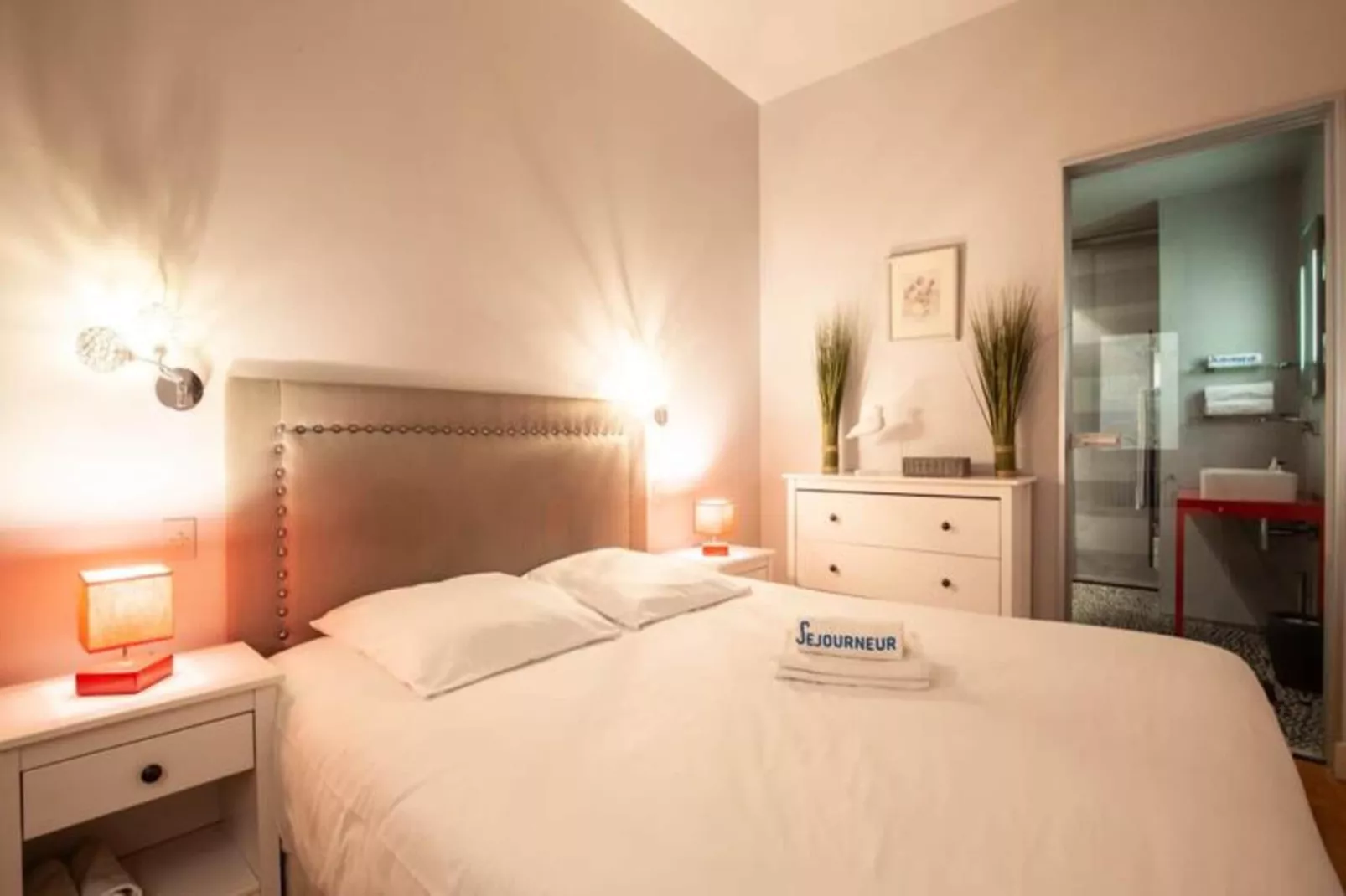 Superbe Appartement &agrave; La Belle Pierre Pour 4 Dans La Rue Des Antiquaires-Exterior in summer