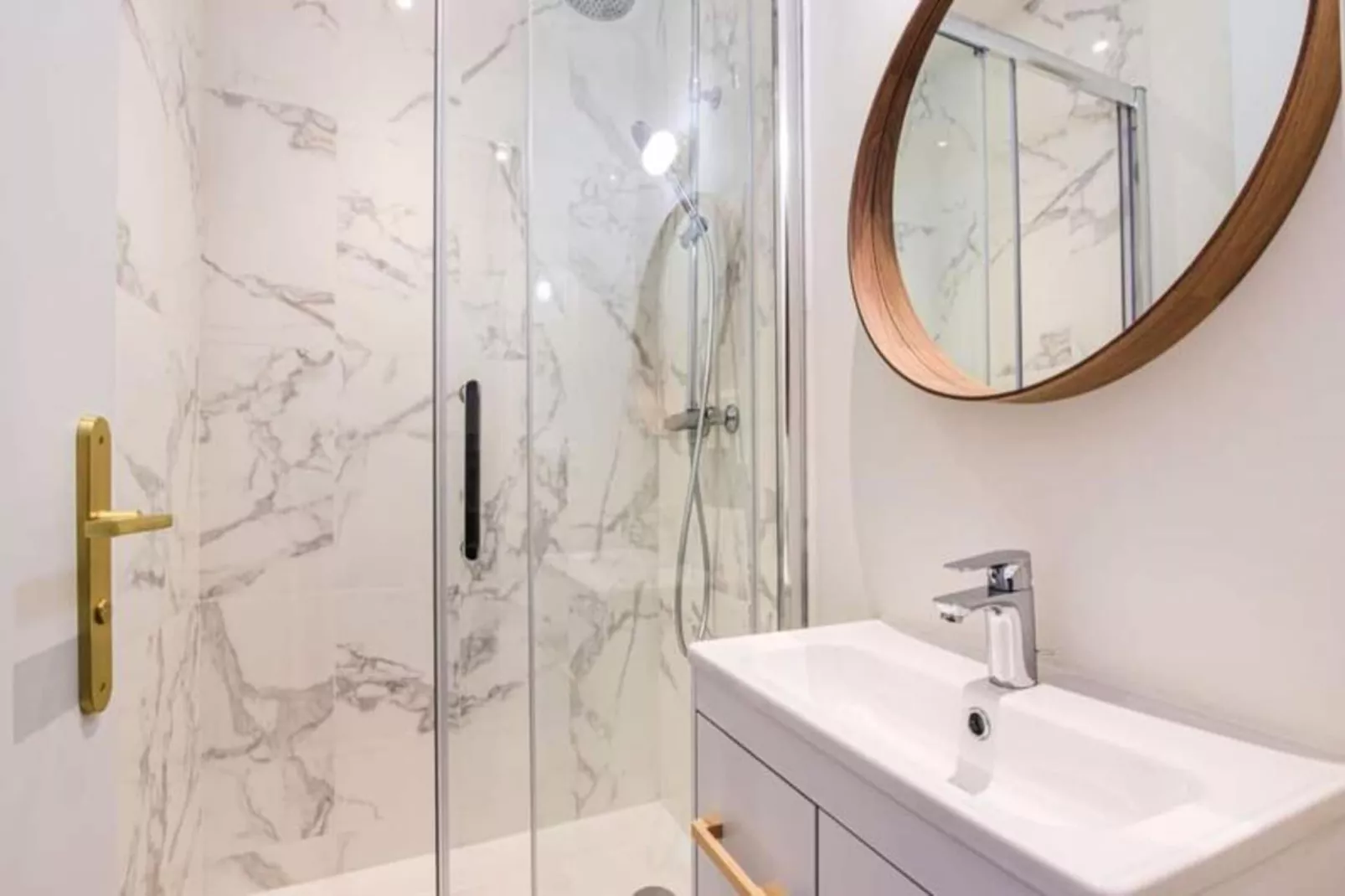 Duplex Confortable Dans La Belle Pierre Plac&eacute; Au Porte De La Gare St-jean-Salle de bain