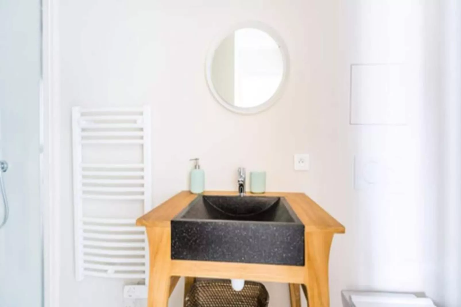 Superbe Appartement Typiquement Bordelais En Hypercentre Pour 4 Personnes-Facilities