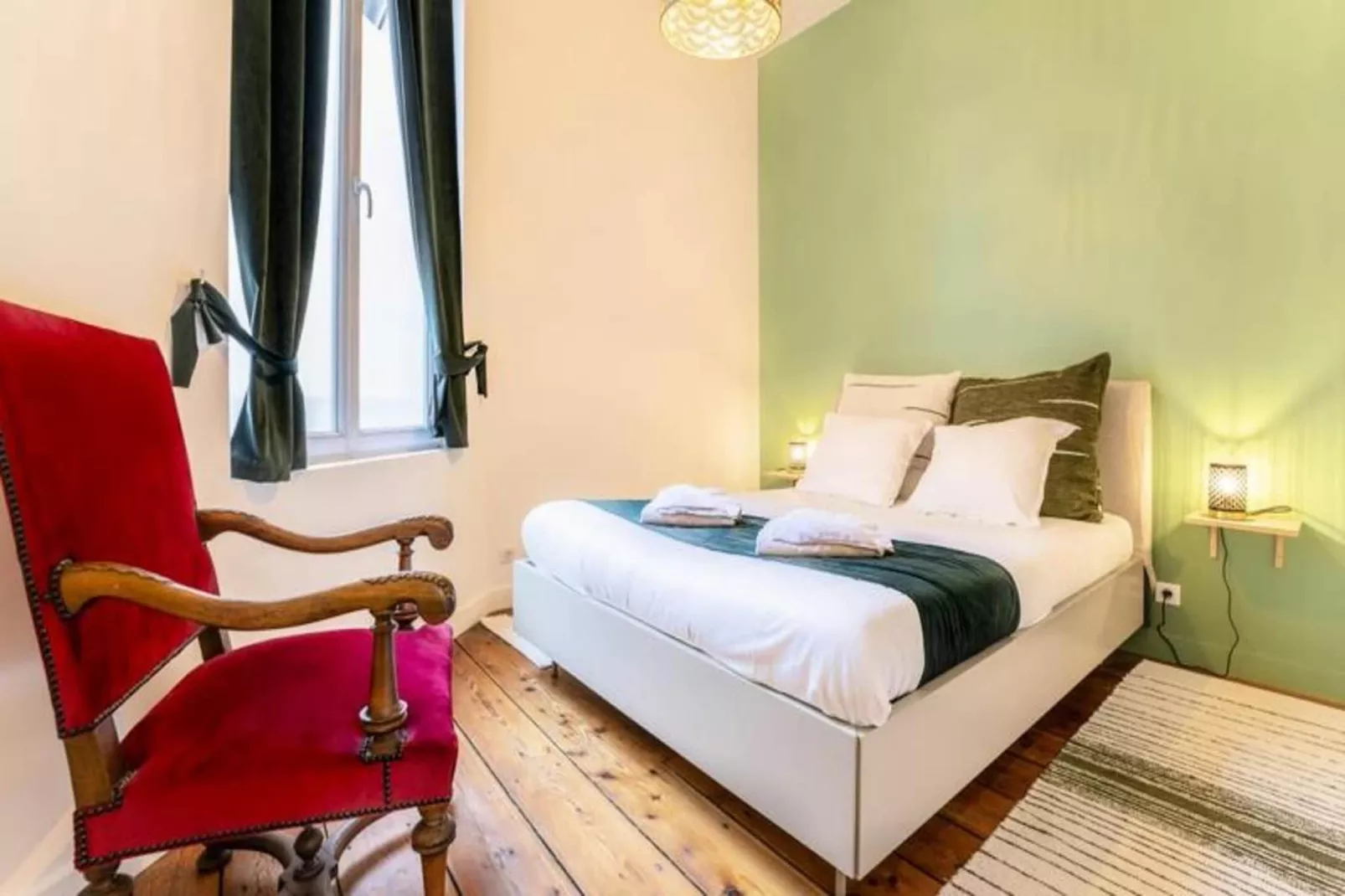 Charmant Et Rayonnant Appartement De 55 M&sup2; Situ&eacute; Dans Le Coeur De Bordeaux-Chambre