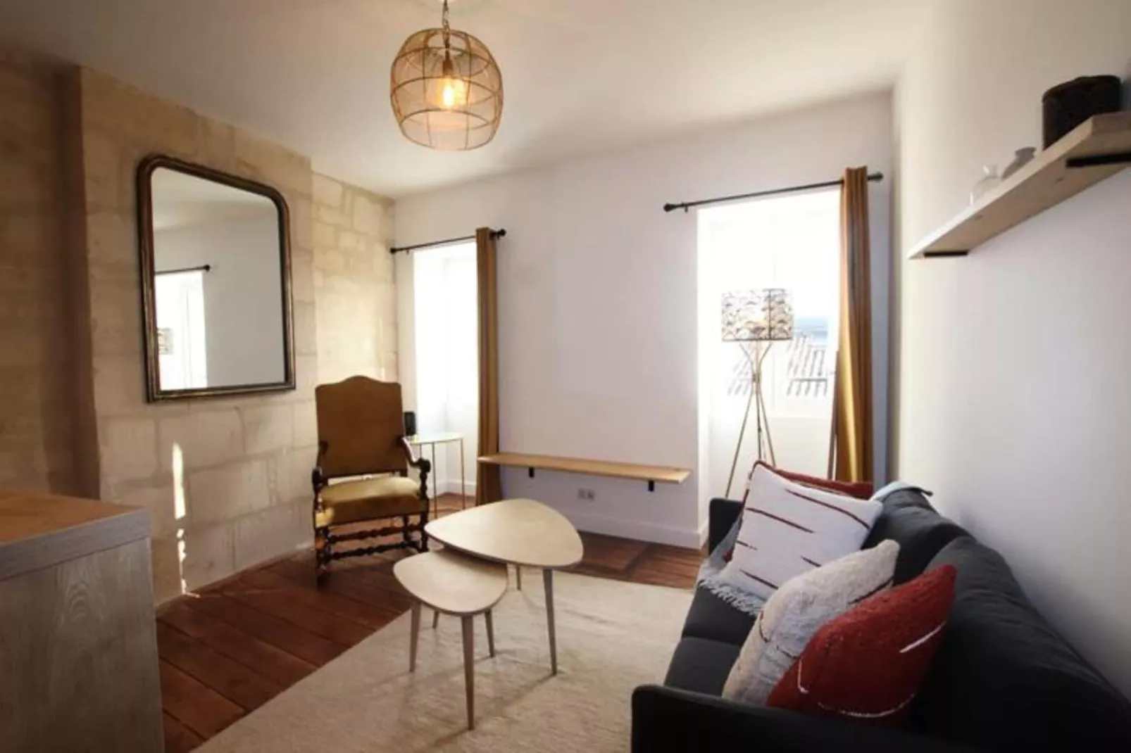Charmant Et Rayonnant Appartement De 55 M&sup2; Situ&eacute; Dans Le Coeur De Bordeaux-Salle à manger