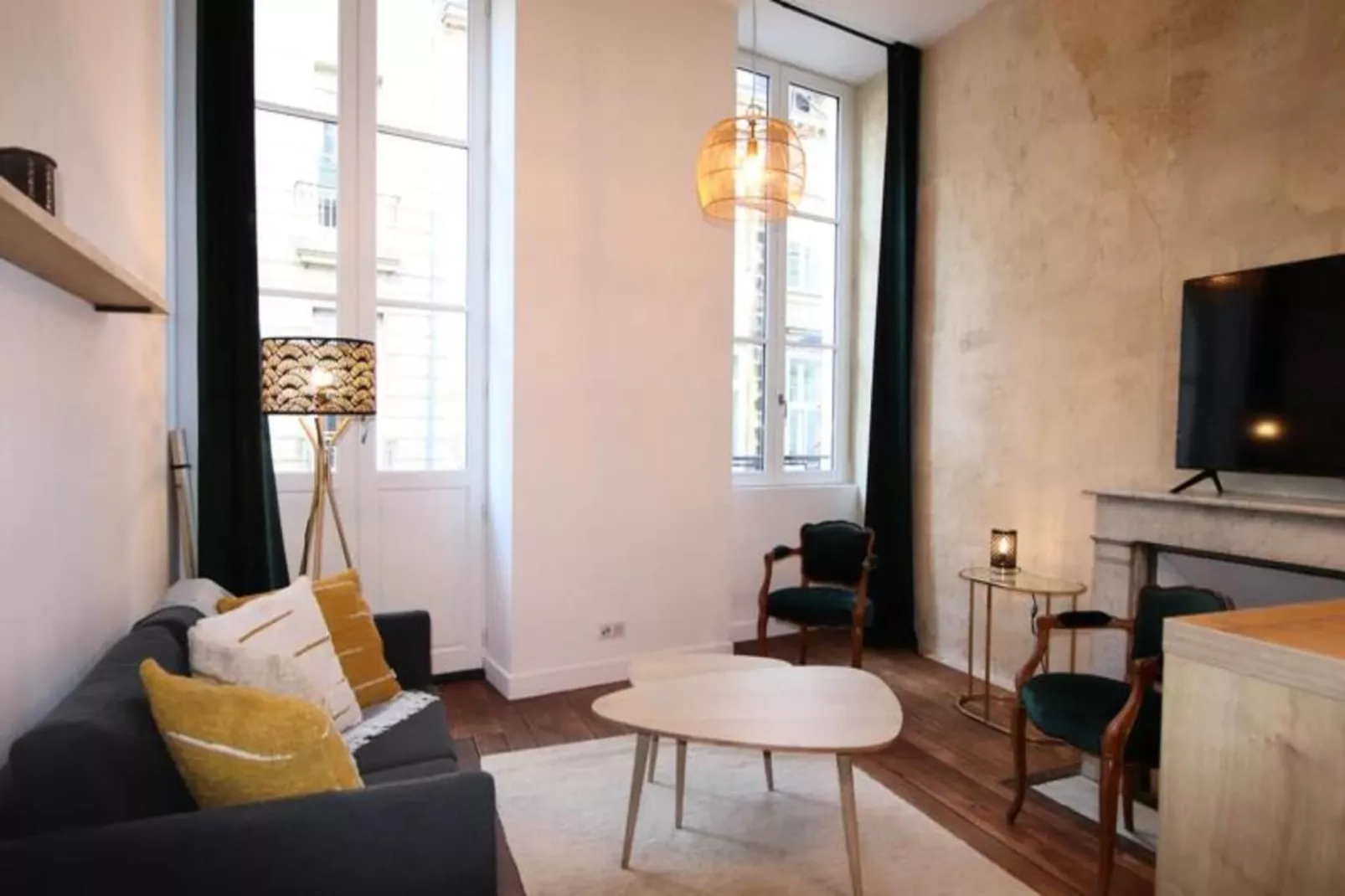 Charmant Et Rayonnant Appartement De 55 M&sup2; Situ&eacute; Dans Le Coeur De Bordeaux-Chambre