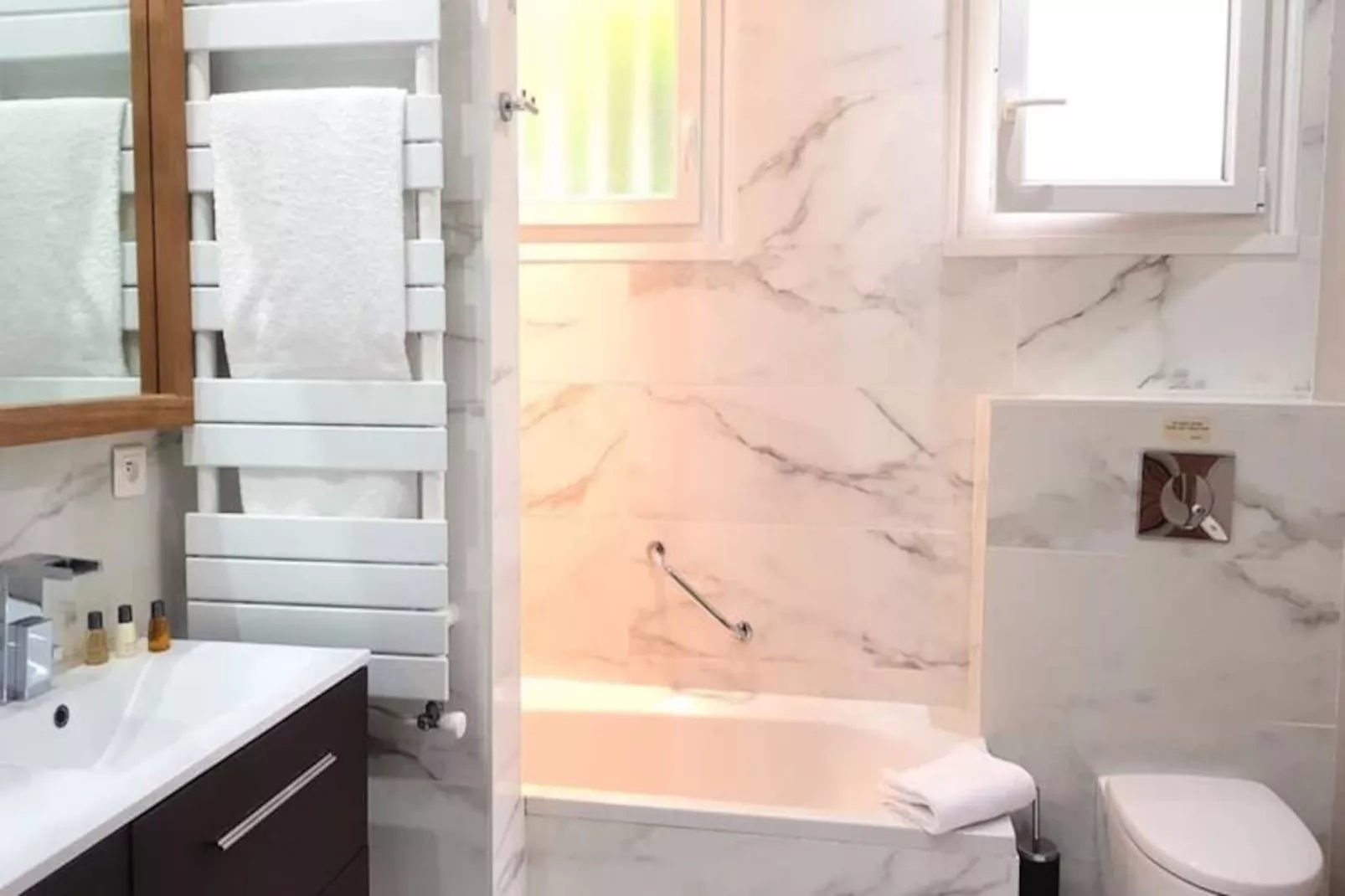 Superbe Villa Calme Avec Piscine Chauff&eacute;e Et Jacuzzi &agrave; 300 M De La Plage-Image-tags.