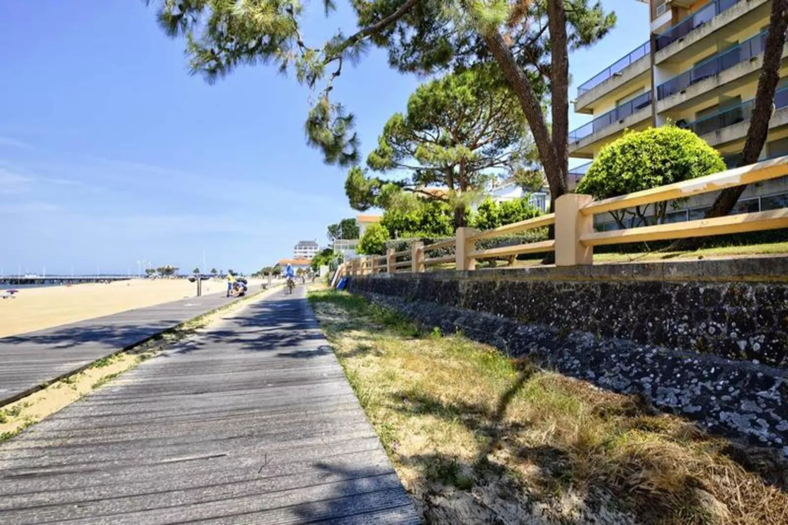 Résidence Eugénie-Areas within 1km in summer