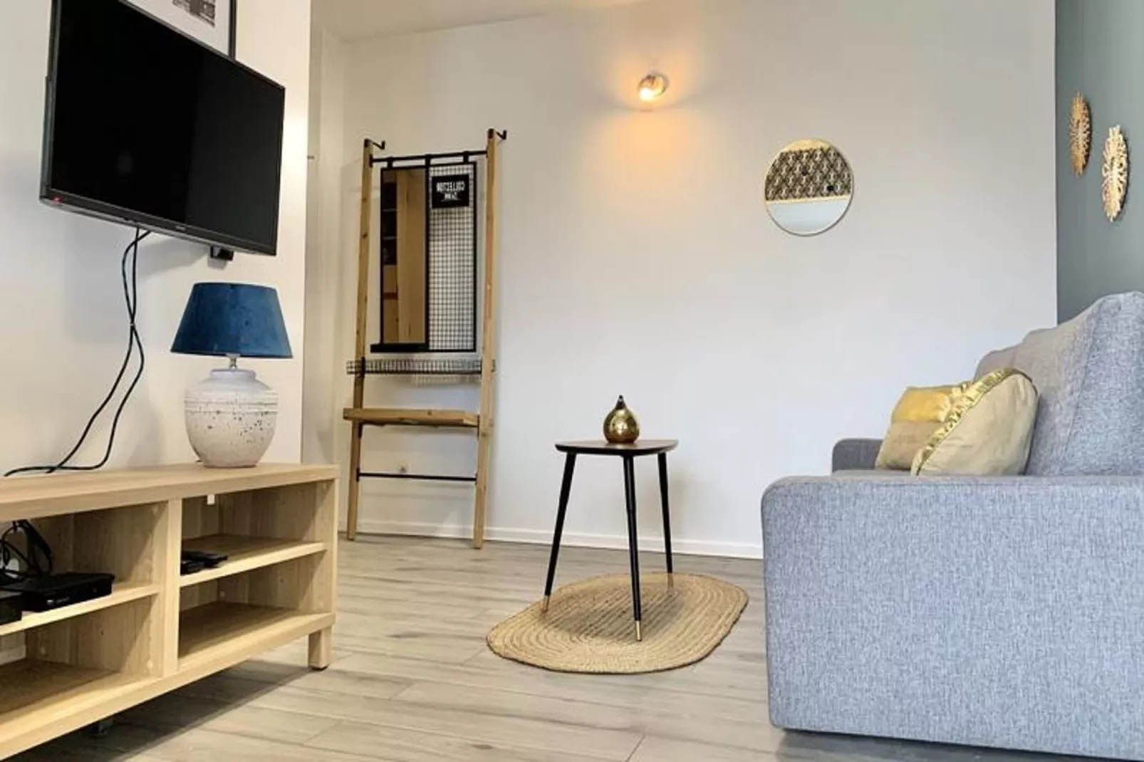 | La Chanson Bleue  💙 | Marcelin Berthelot | Tram-Living room