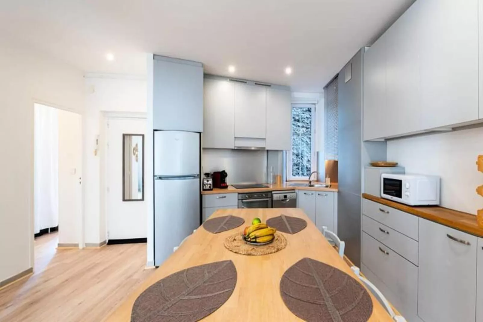 | La Gare Aux 400 Couverts 🚅 | Gare, Gem, Tramway-Salle à manger