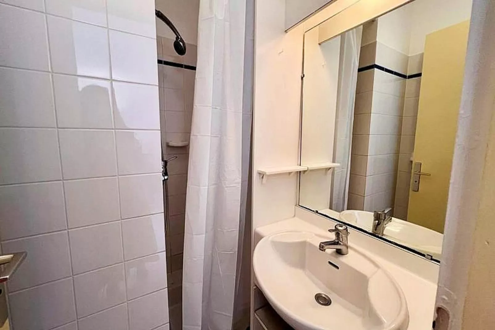 Résidence Parc Bois D'amour-Salle de bain