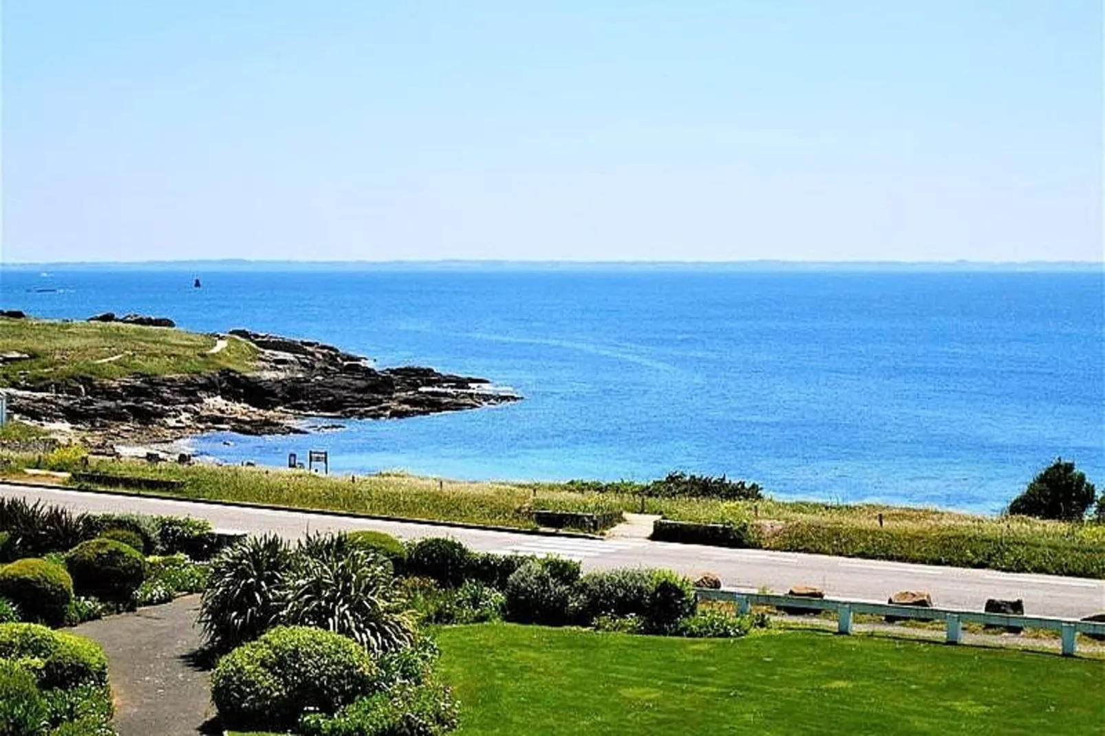 Résidence Les 3 Iles-View in summer