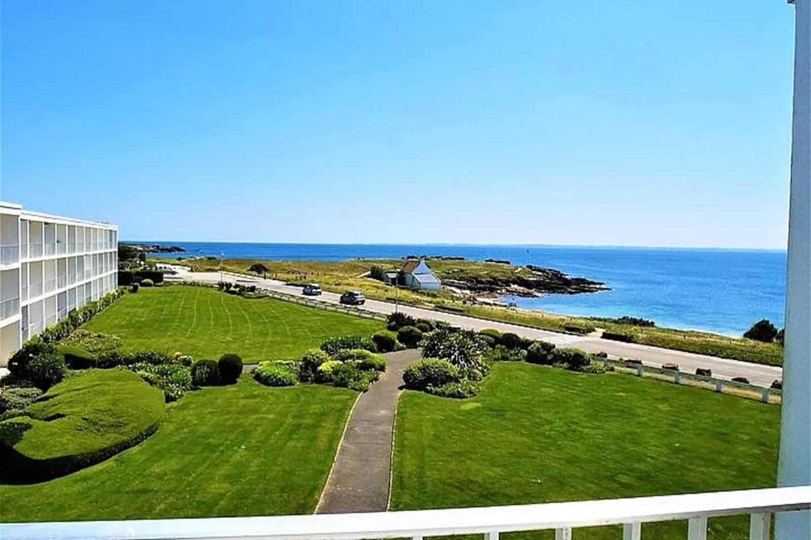 Résidence Les 3 Iles-View in summer