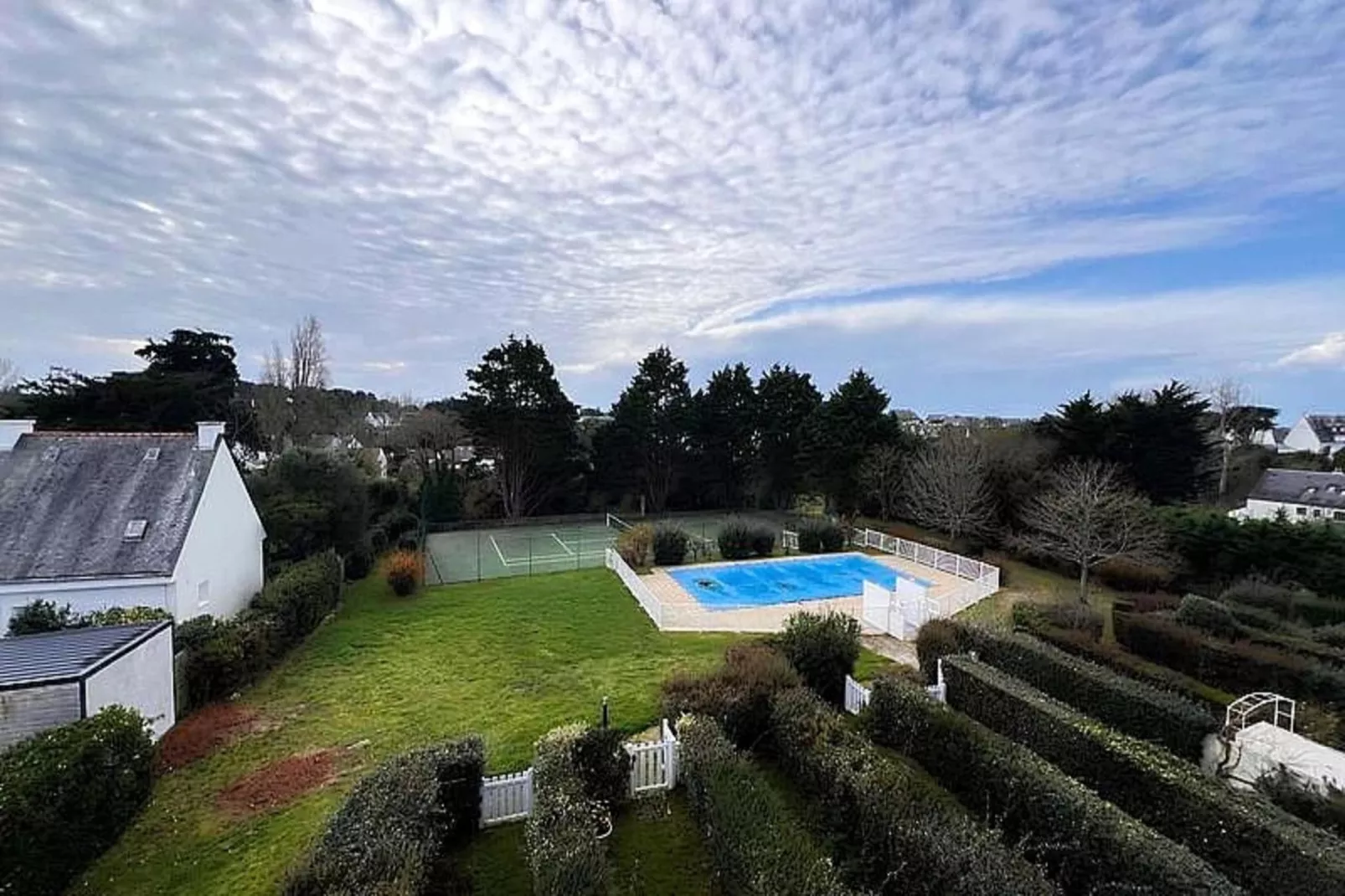 Résidence Piscine Et Plage-View in summer