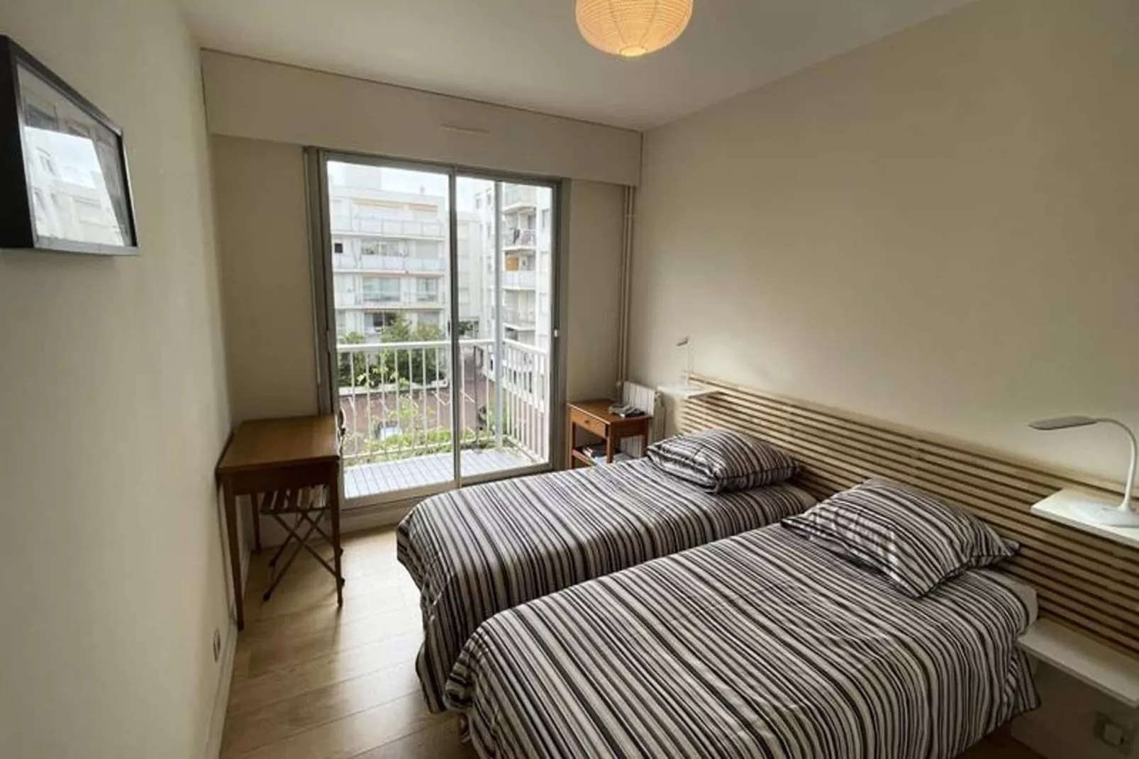 Superbe Appartement Avec Balcon, Garage, 3ch, &agrave; 5min De La Plage-Bedroom