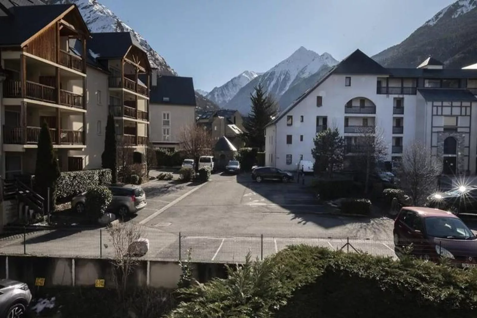 Résidence H.th.ii:bat.6-View in summer