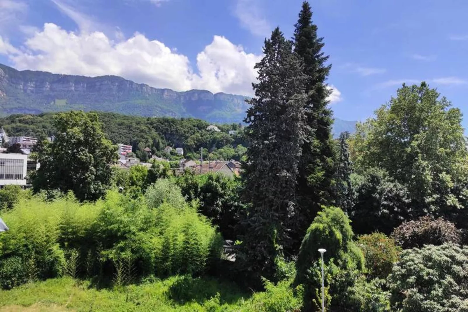 Résidence Le Clos Des Merisiers-View in summer
