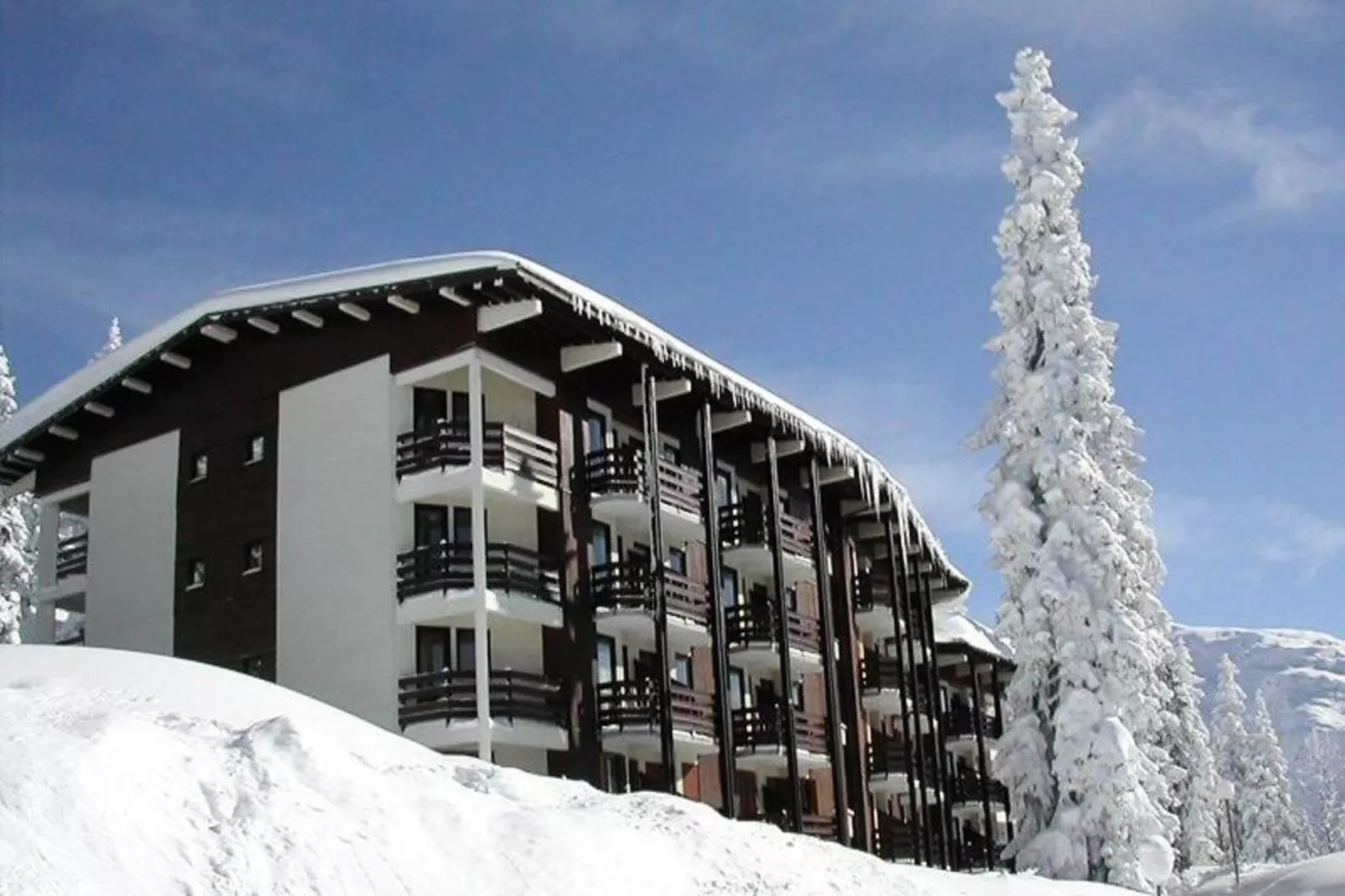 Résidence Bouquetins A-Exterior in summer