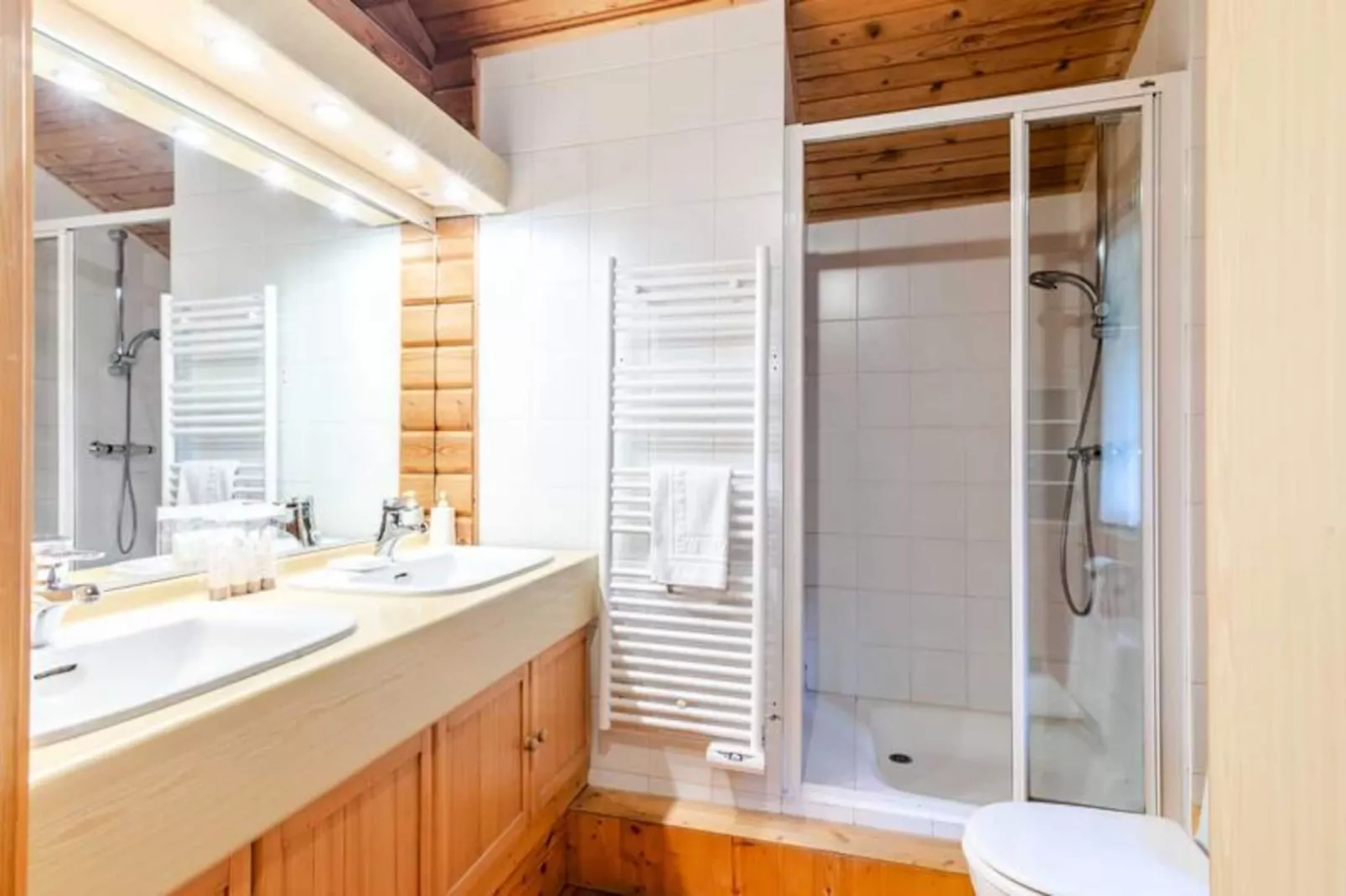 Chalet Copains-Image-tags.