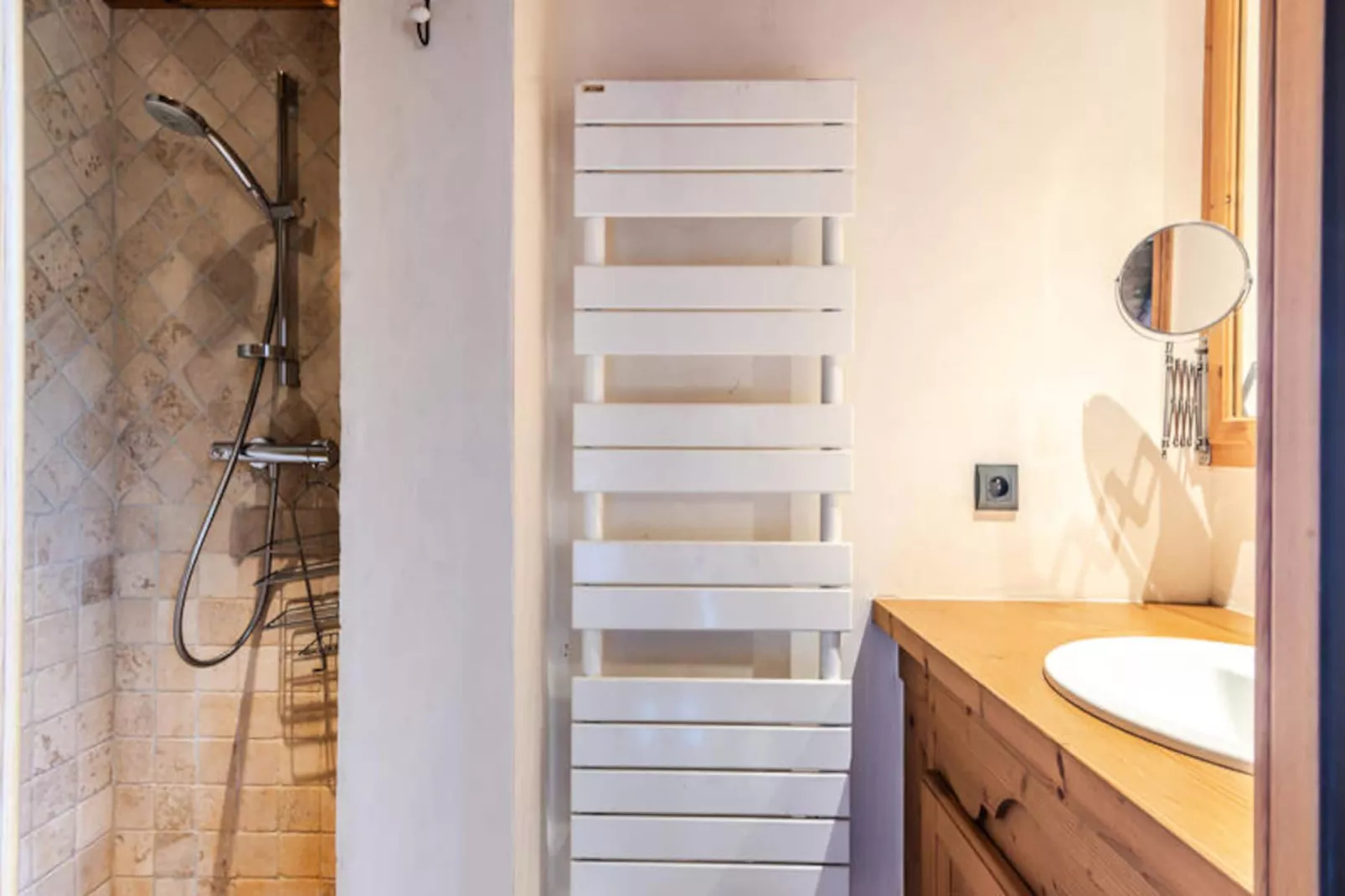 Chalet As De Coeur-Image-tags.