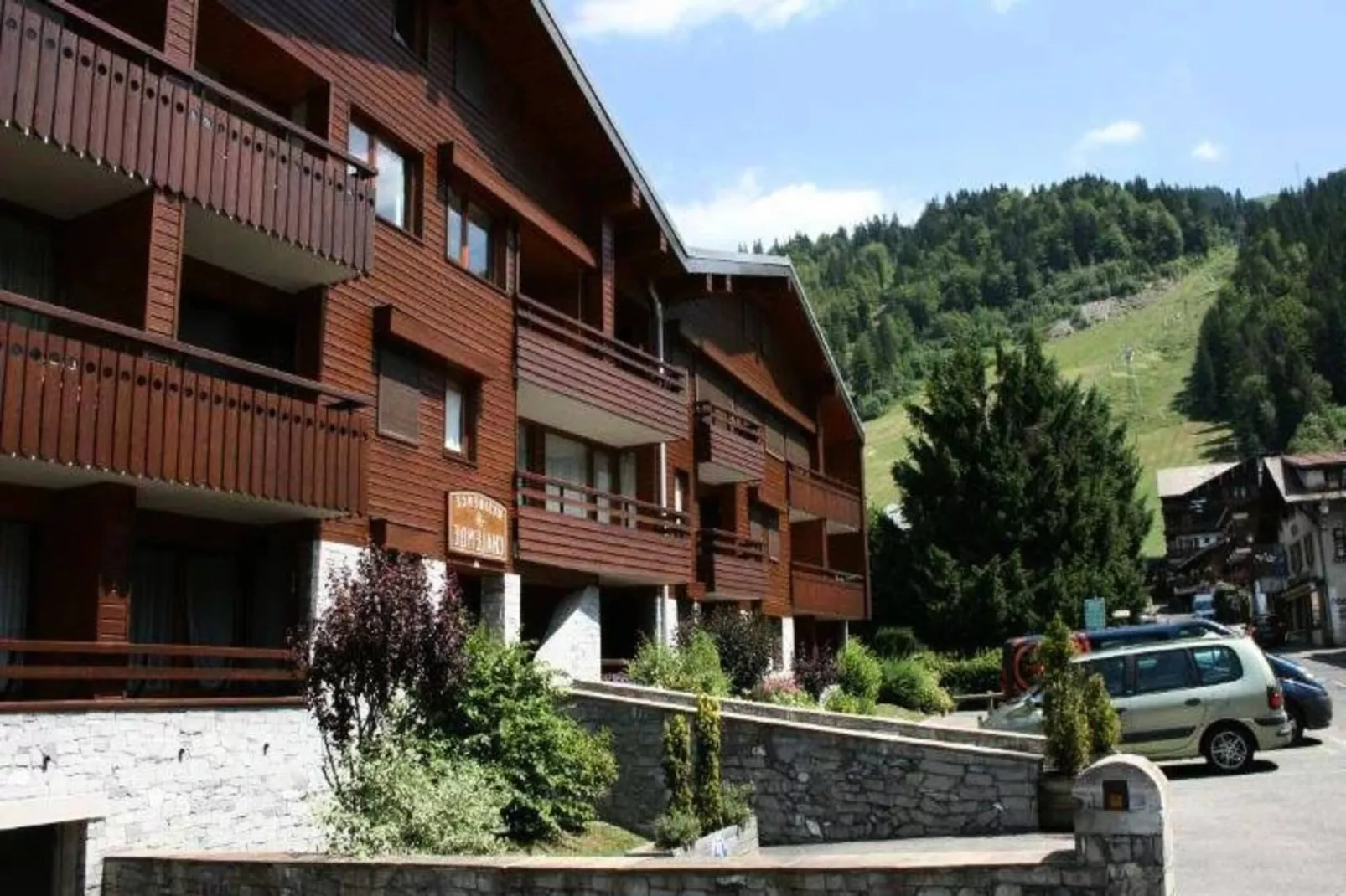 Résidence La Chalende-Exterior in summer