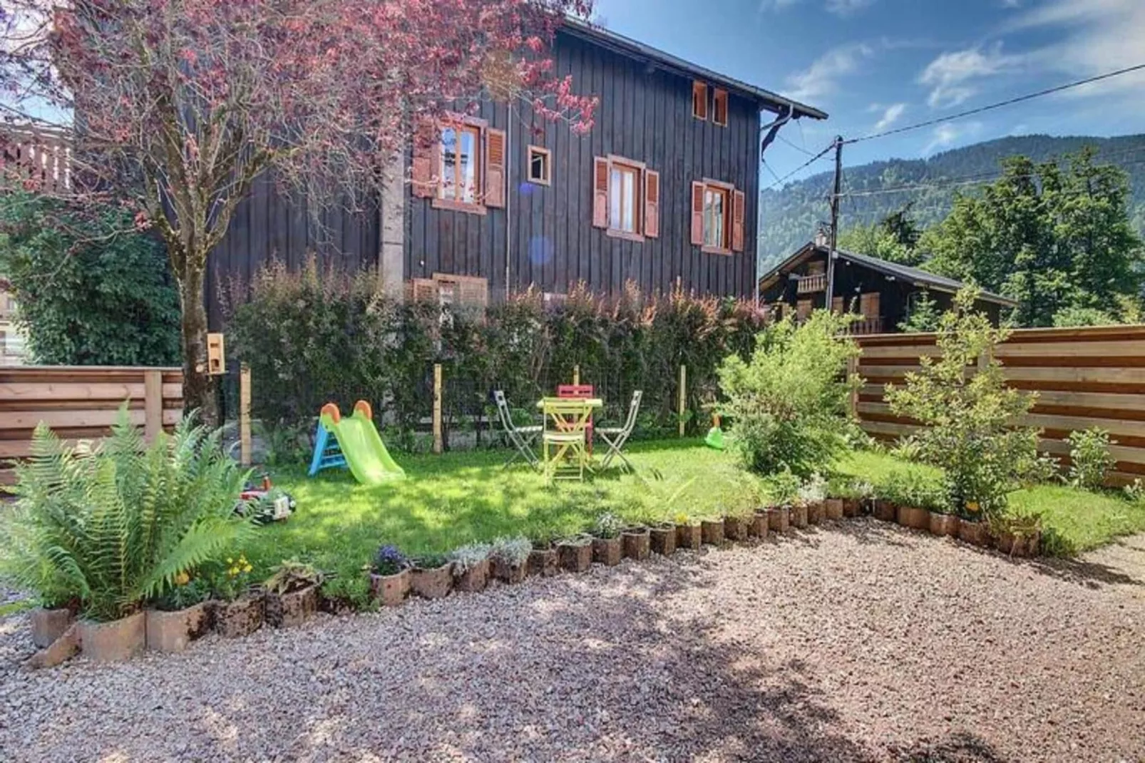 Résidence L'outo-Exterior in summer